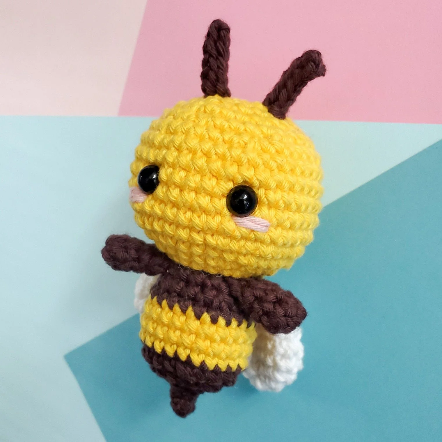 5646-bumbo-the-bee-1.webp