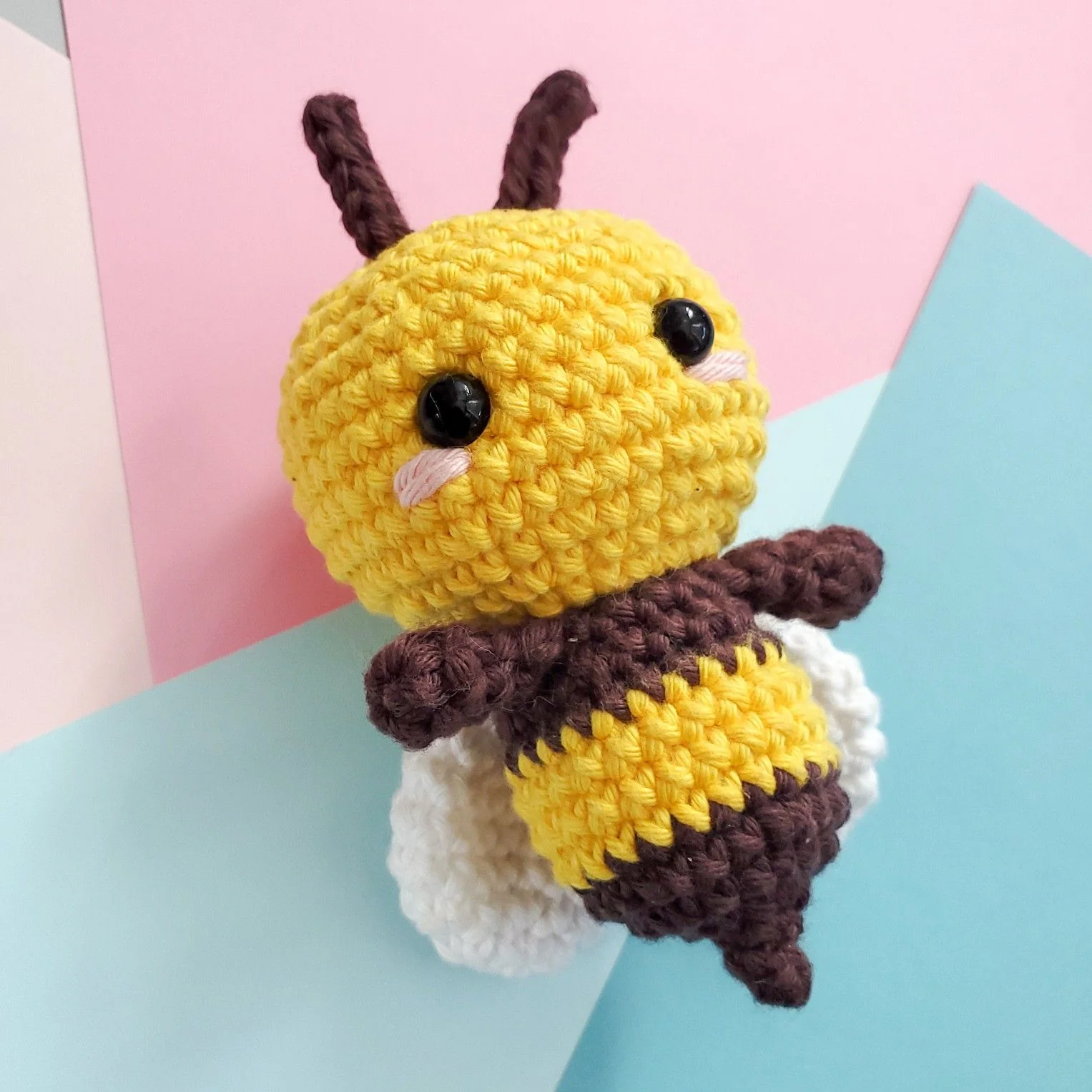 5646-bumbo-the-bee-1.webp
