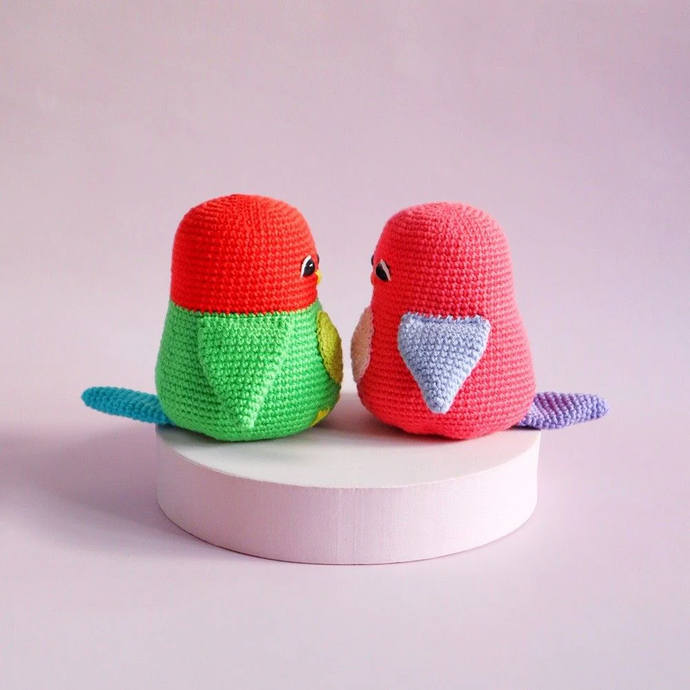 5705-lovebirds-1.webp
