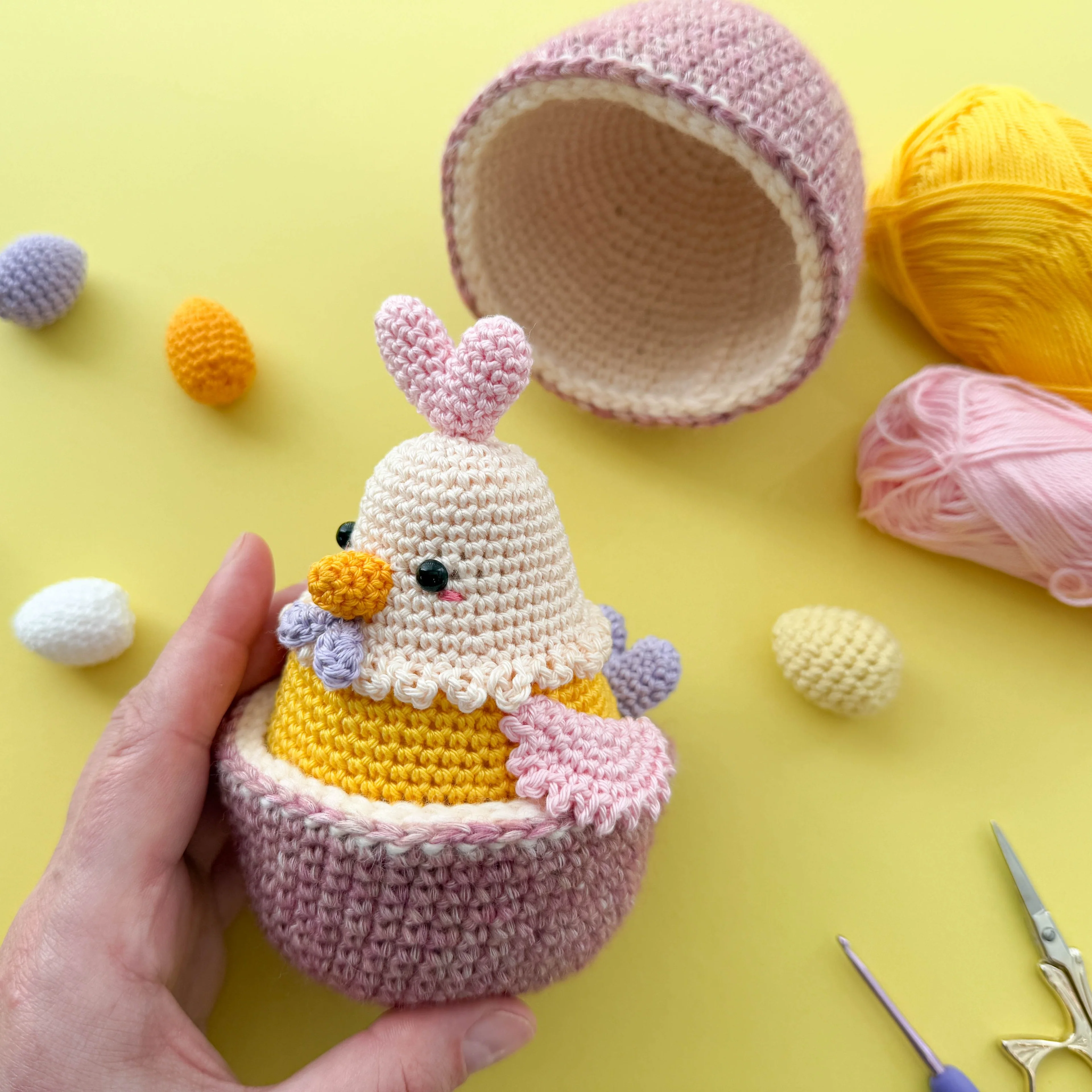 5777-chicken-easter-surprise-egg-1.webp
