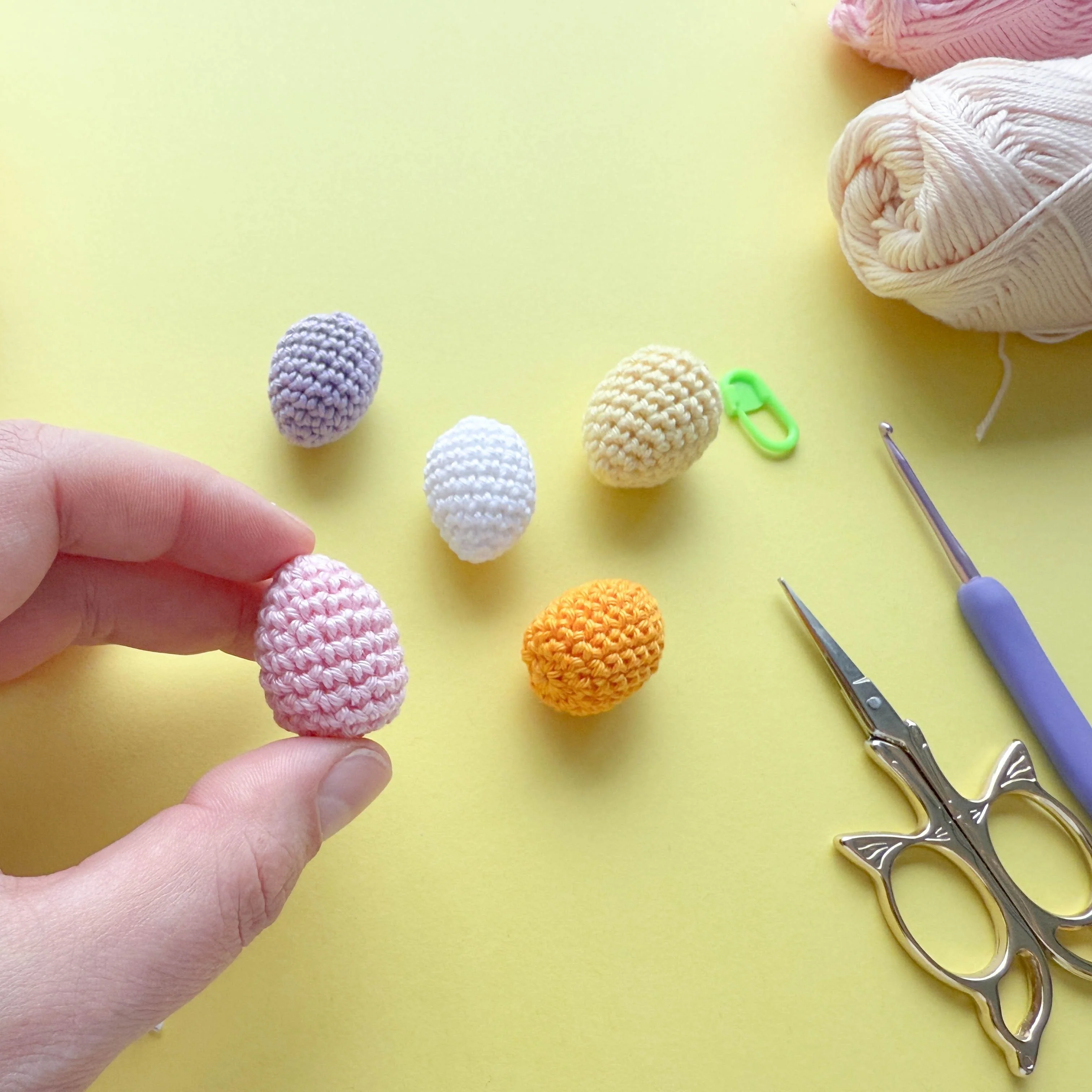 5777-chicken-easter-surprise-egg-1.webp
