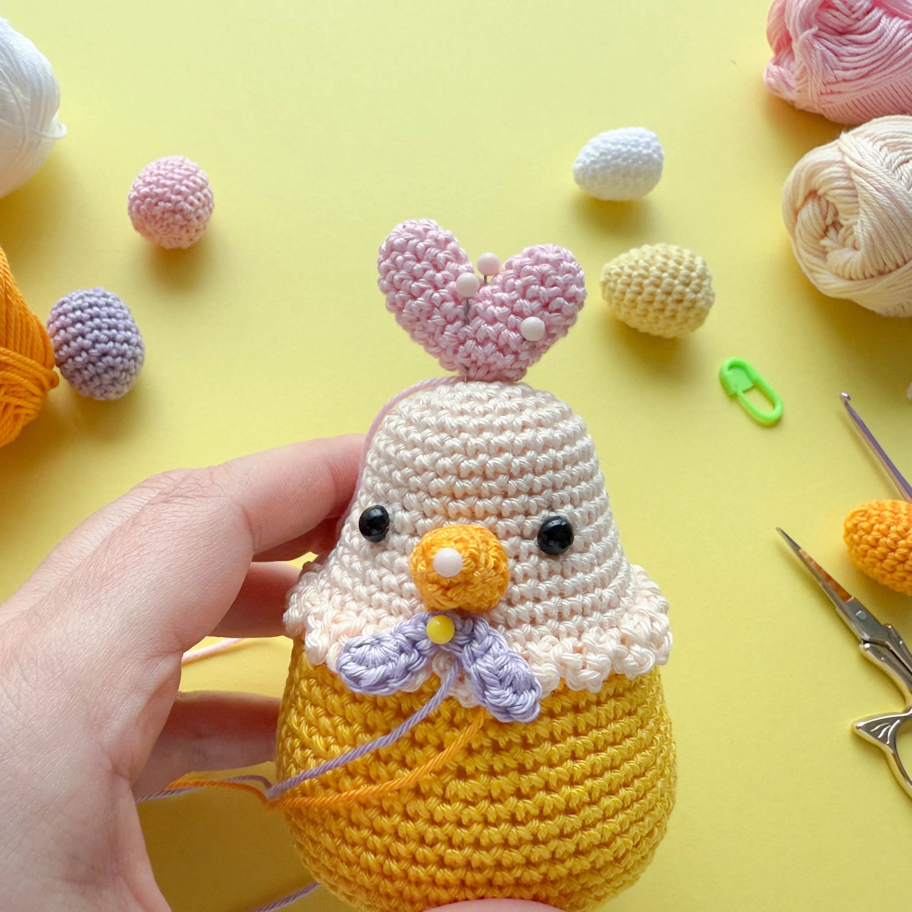 5777-chicken-easter-surprise-egg-1.webp