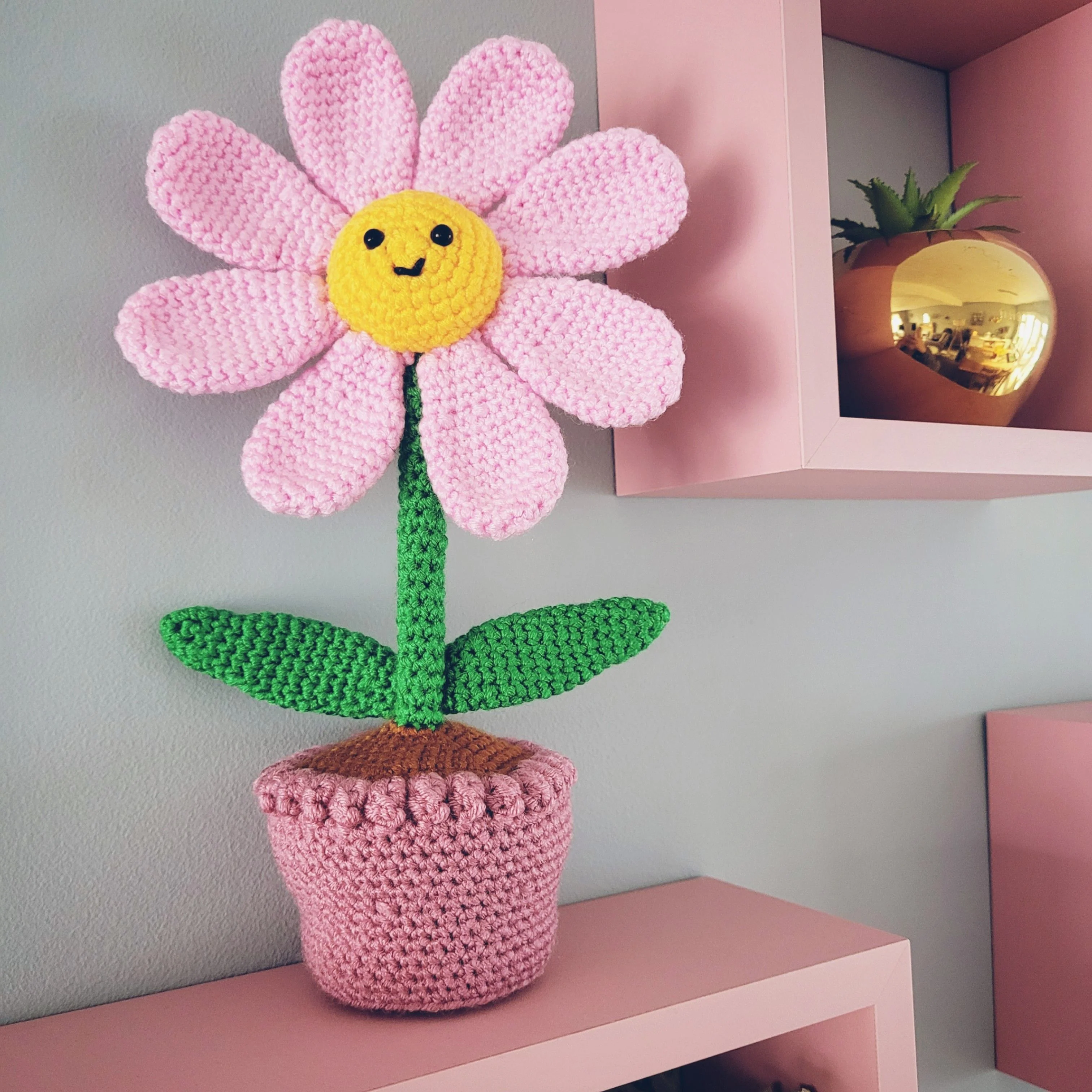 5824-flora-the-flowerpot-1.webp