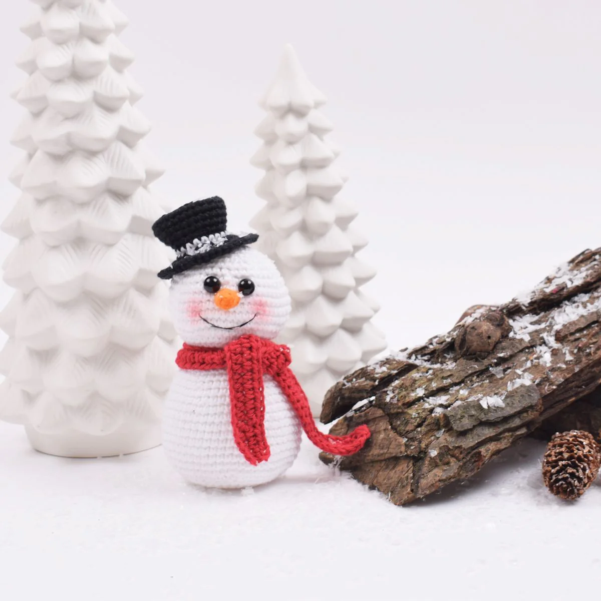 5837-crocheted-snowman-1.webp