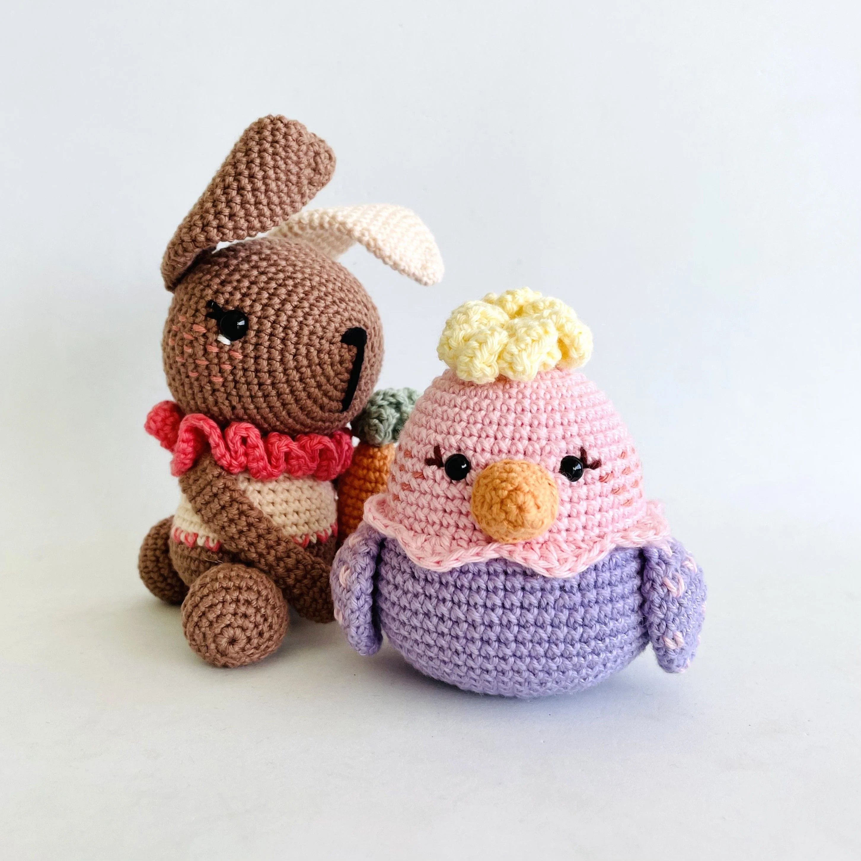 5865-colorful-easter-bunny-hen-1.webp