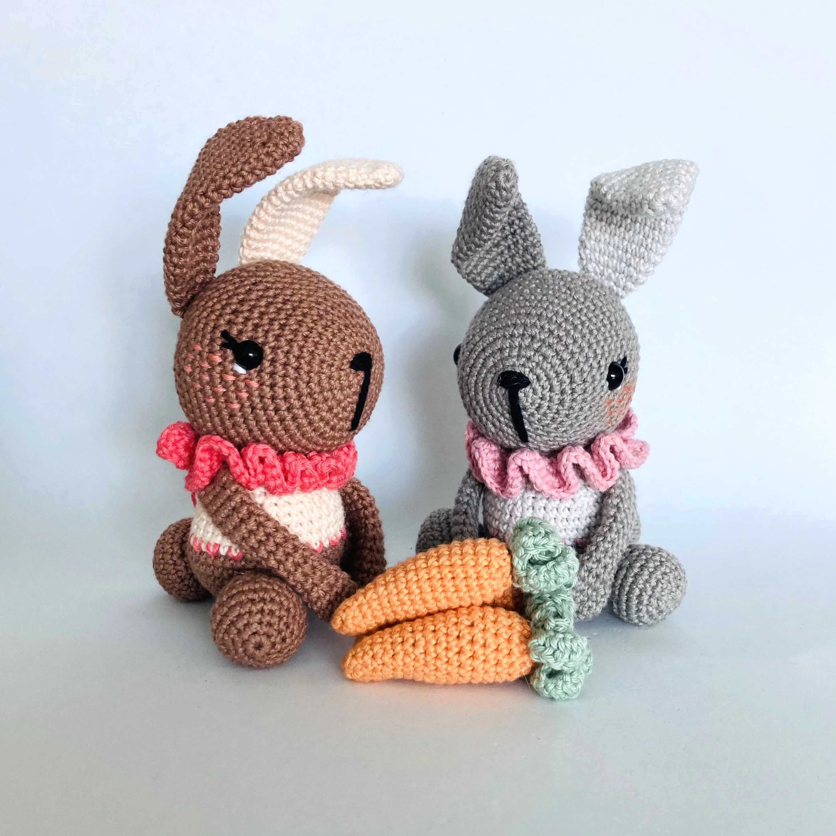 5865-colorful-easter-bunny-hen-1.webp