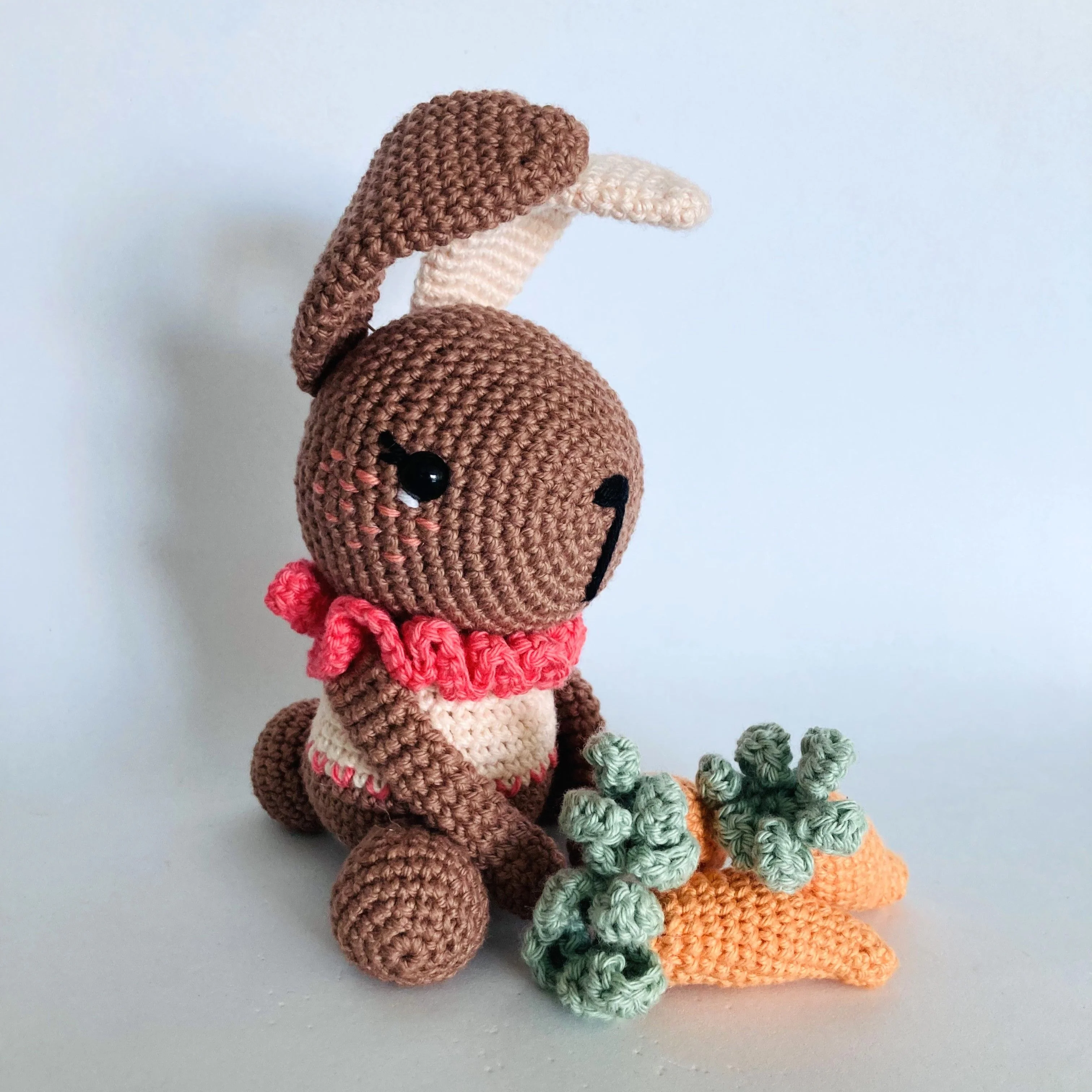 5865-colorful-easter-bunny-hen-1.webp
