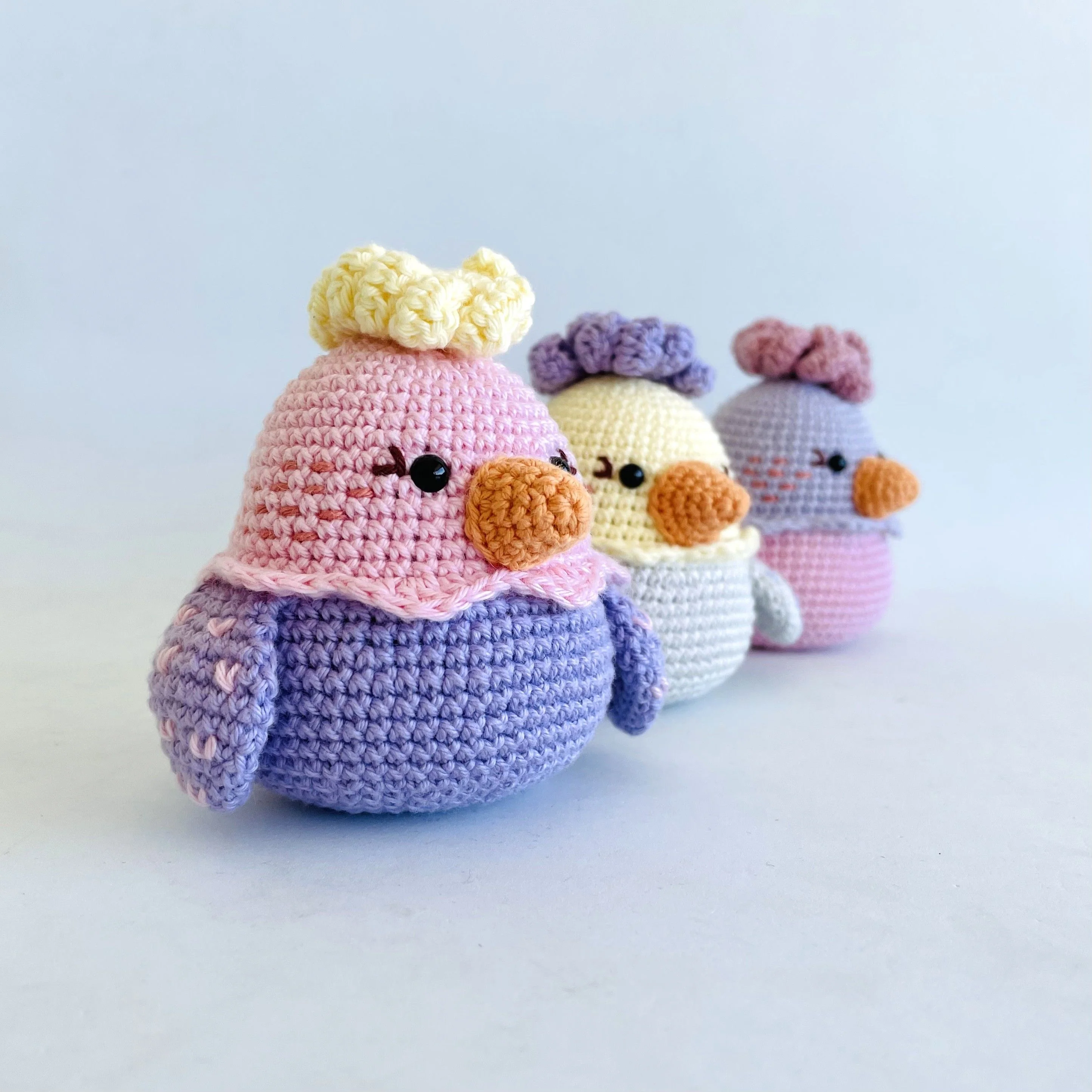 5865-colorful-easter-bunny-hen-1.webp
