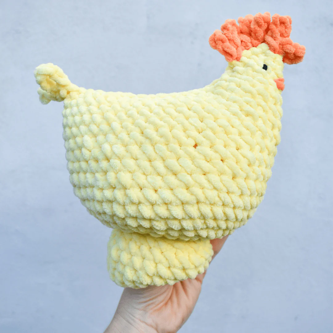 5866-henny-chicken-with-eggs-1.webp