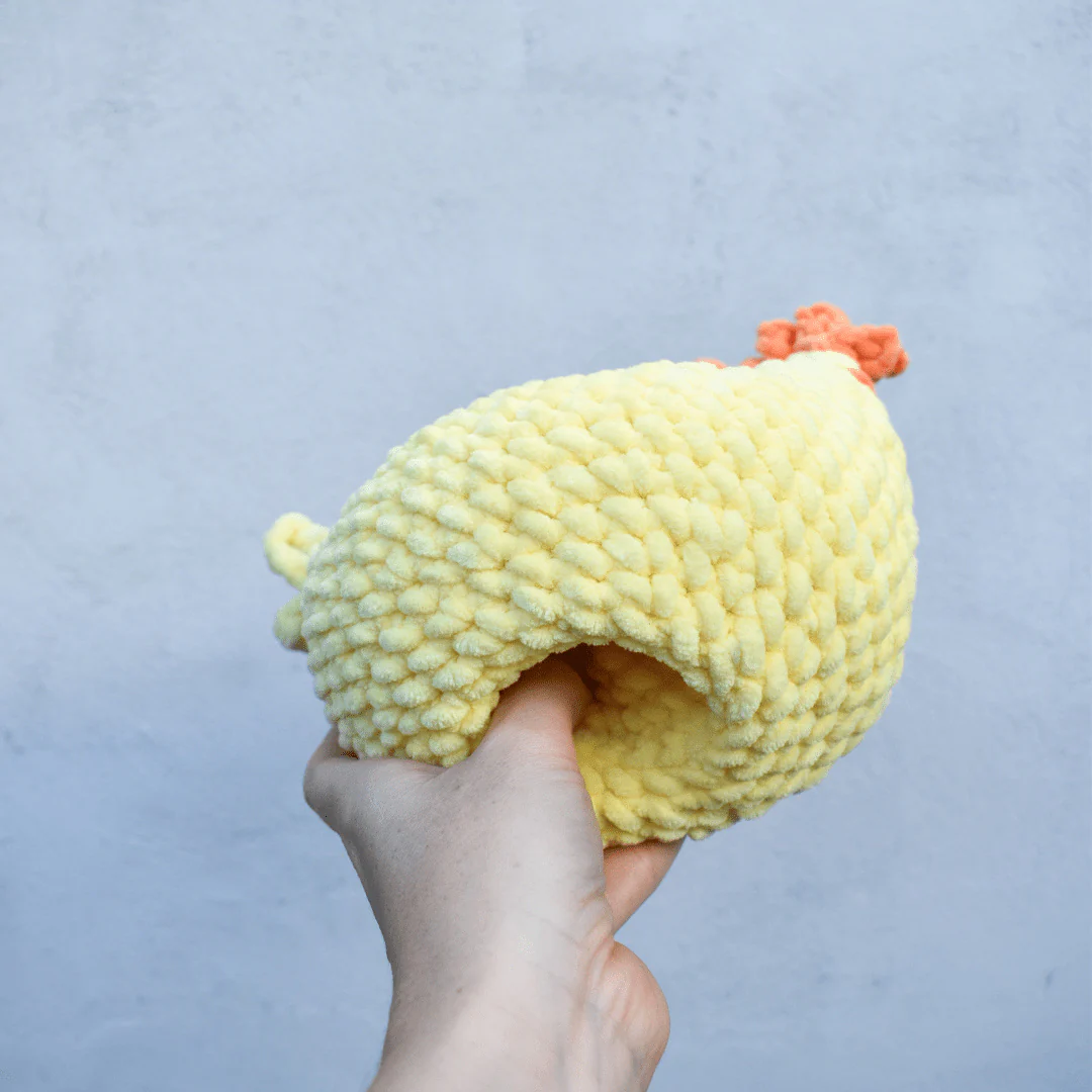 5866-henny-chicken-with-eggs-1.webp