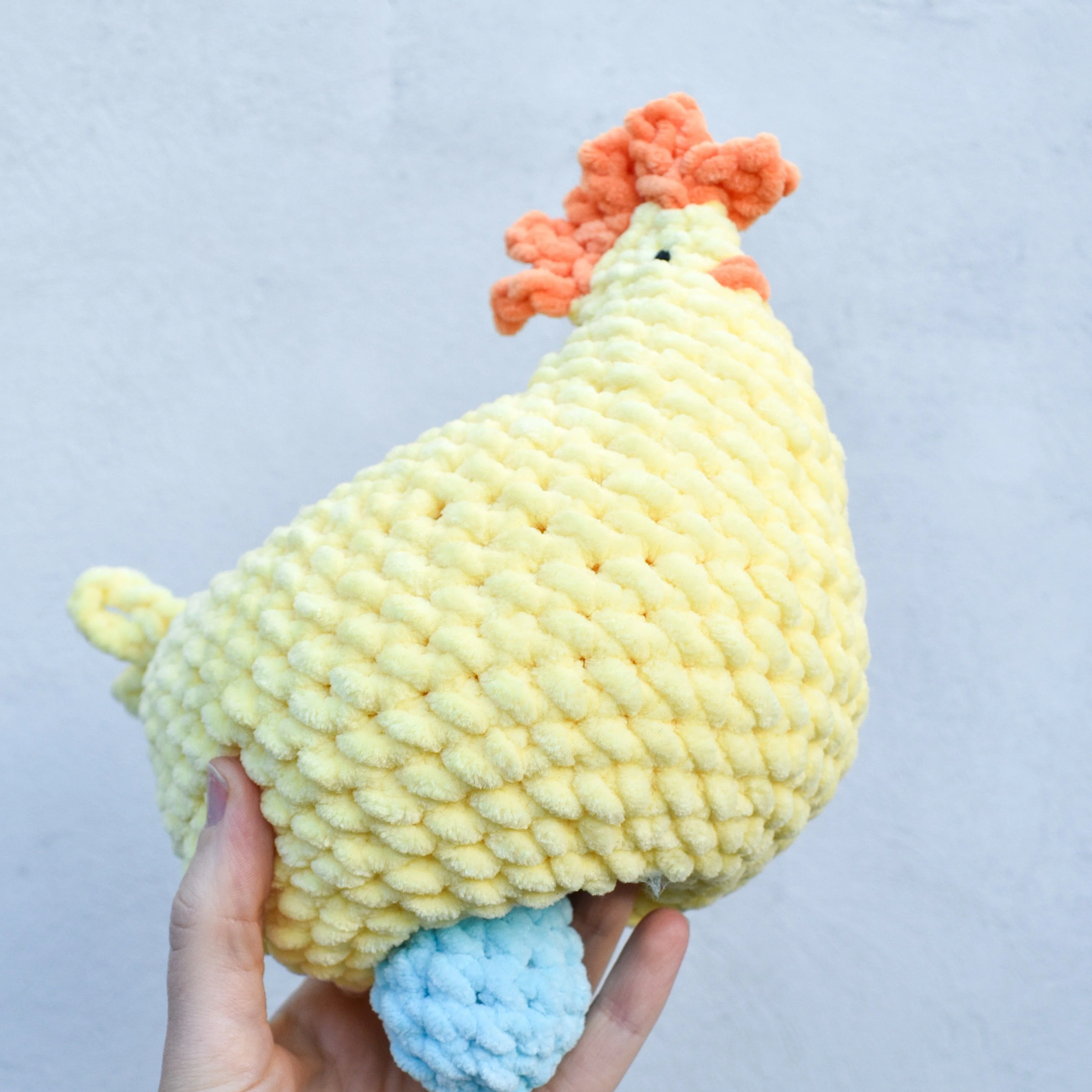 5866-henny-chicken-with-eggs-1.webp