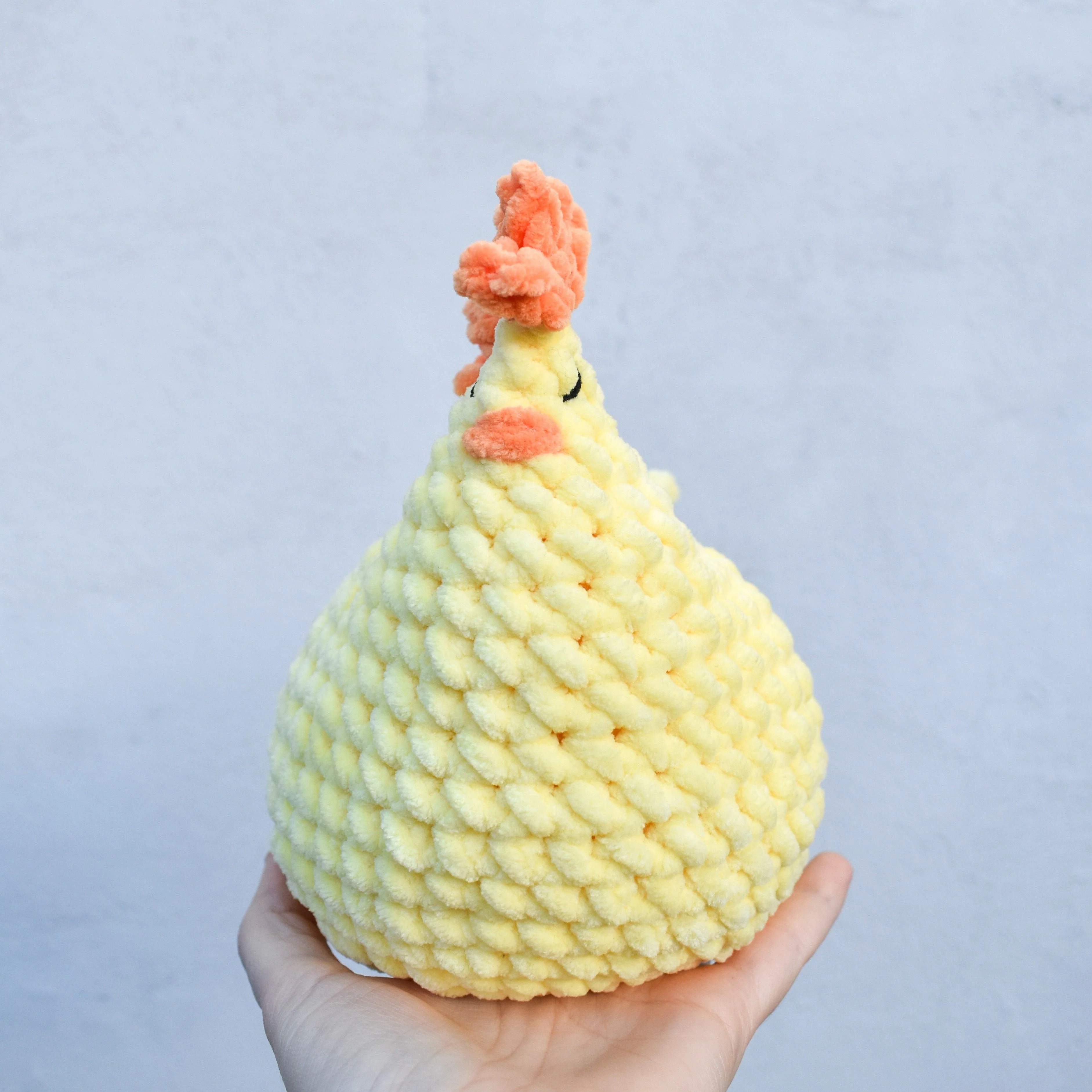 5866-henny-chicken-with-eggs-1.webp