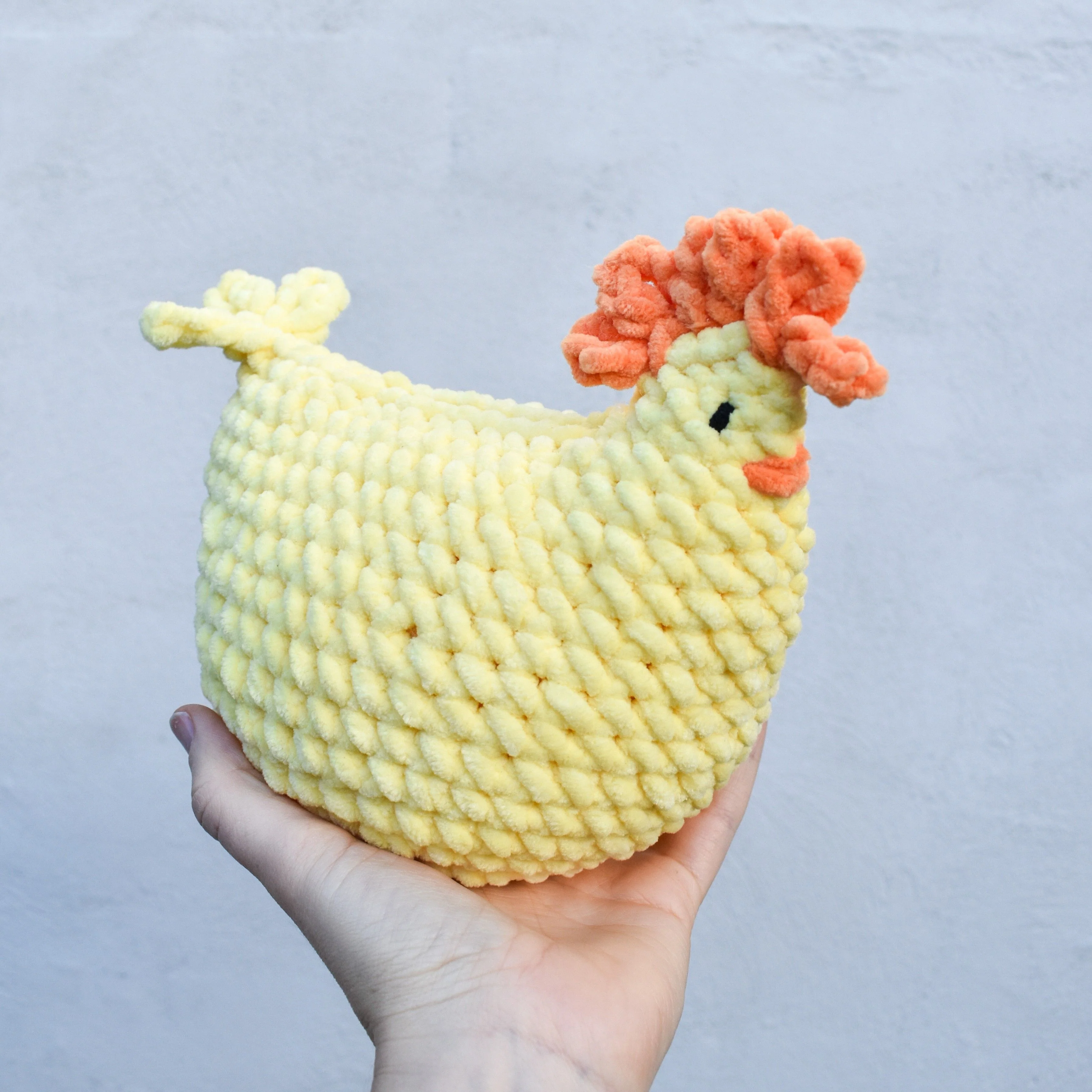 5866-henny-chicken-with-eggs-1.webp