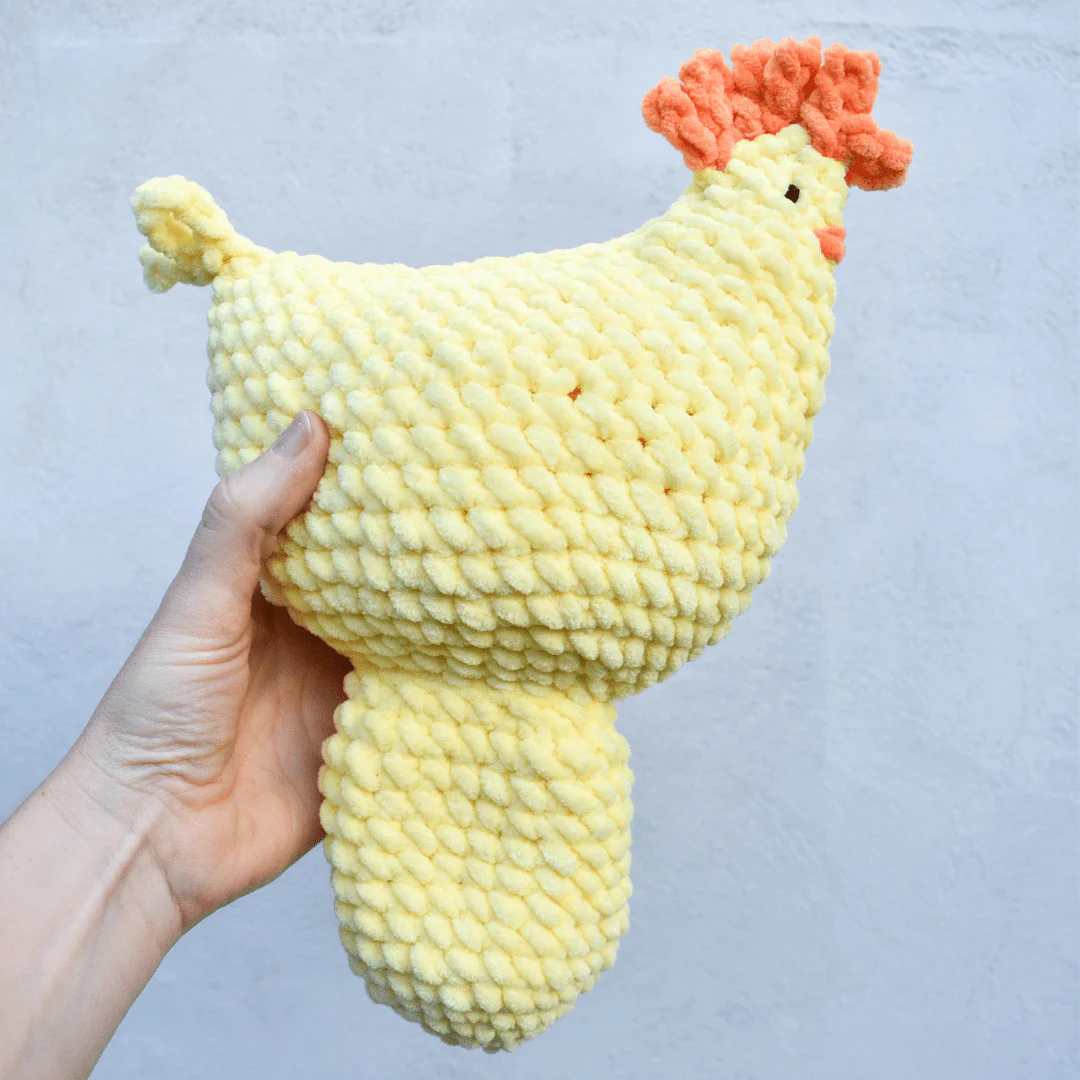 5866-henny-chicken-with-eggs-1.webp