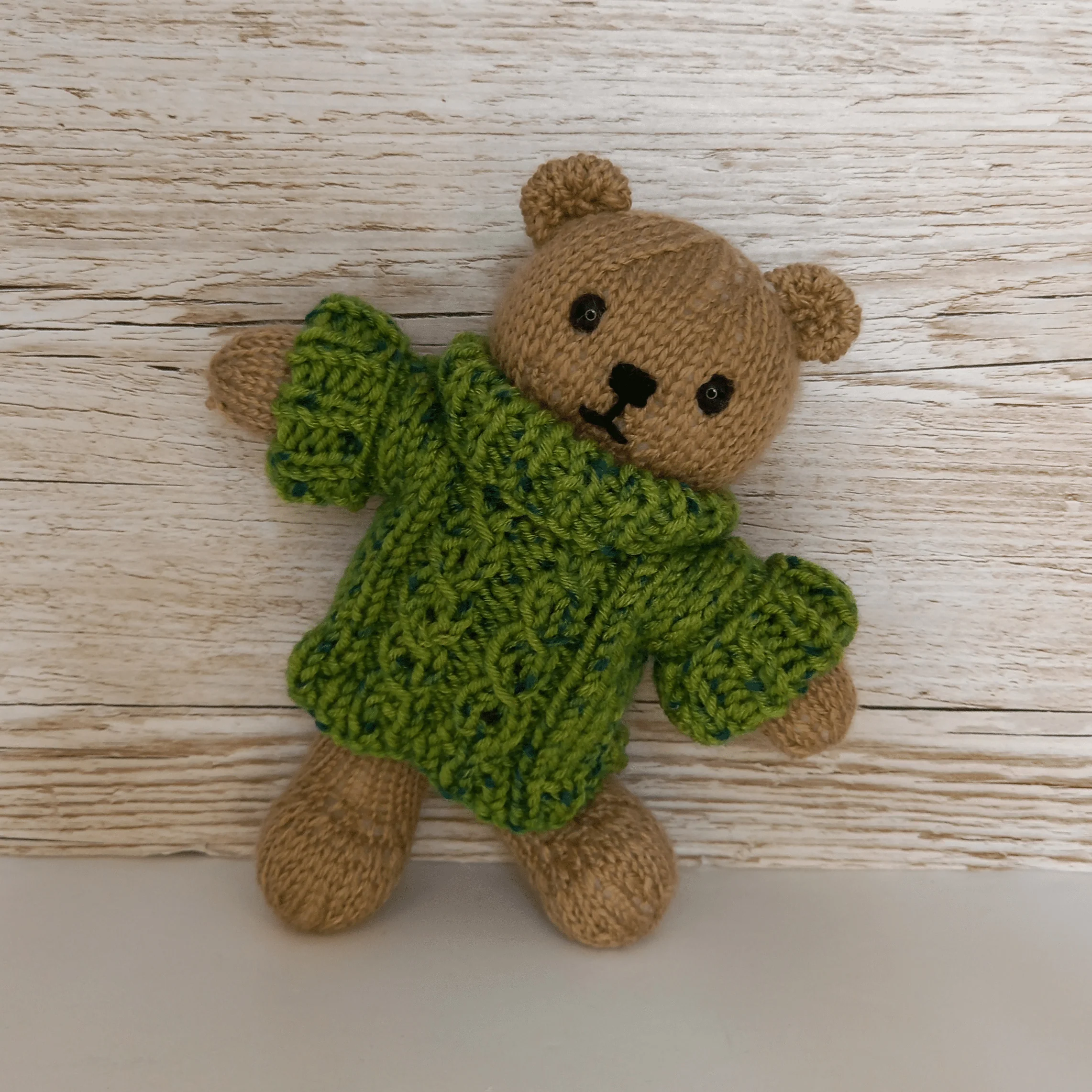 5882-bear-in-sweater-1.webp