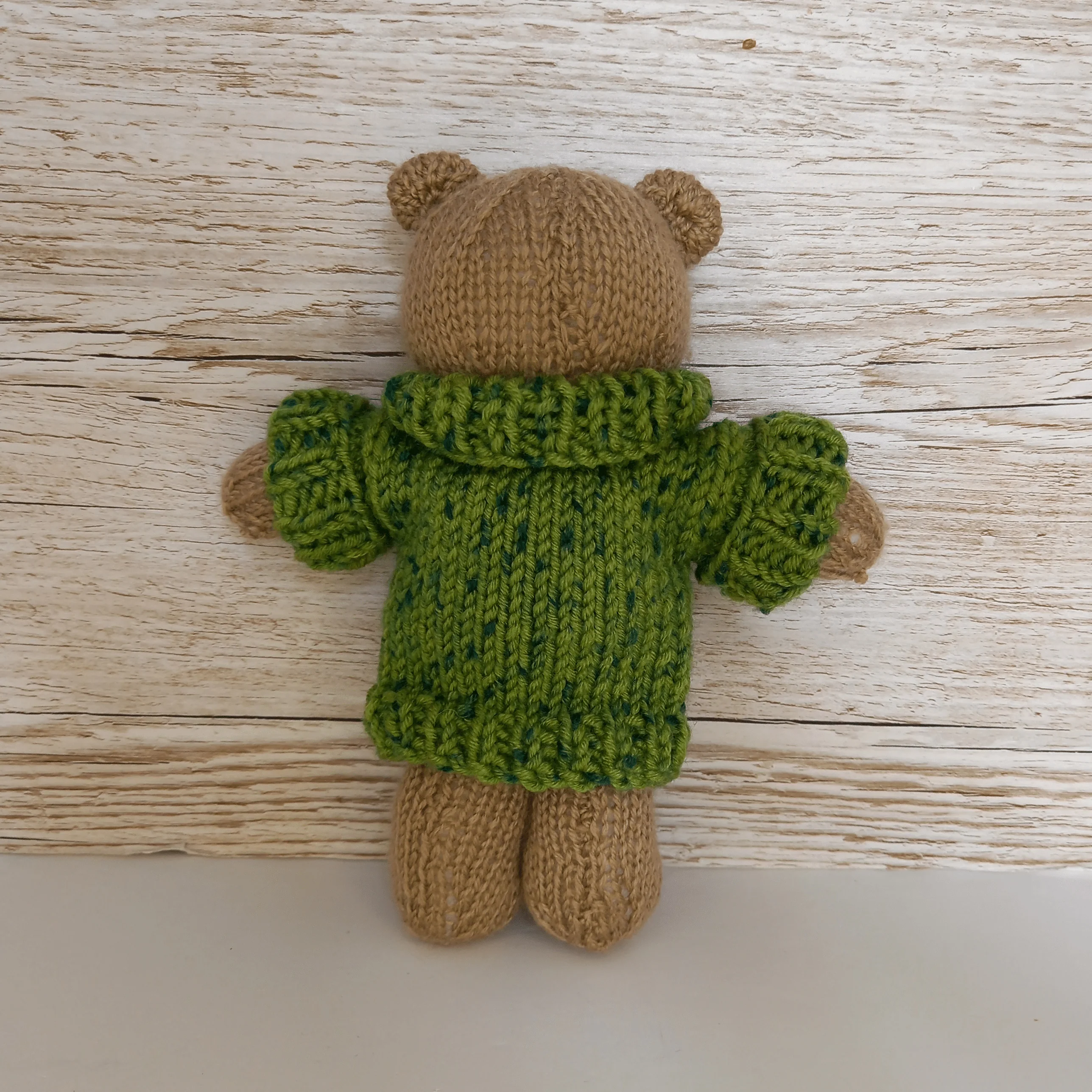 5882-bear-in-sweater-1.webp