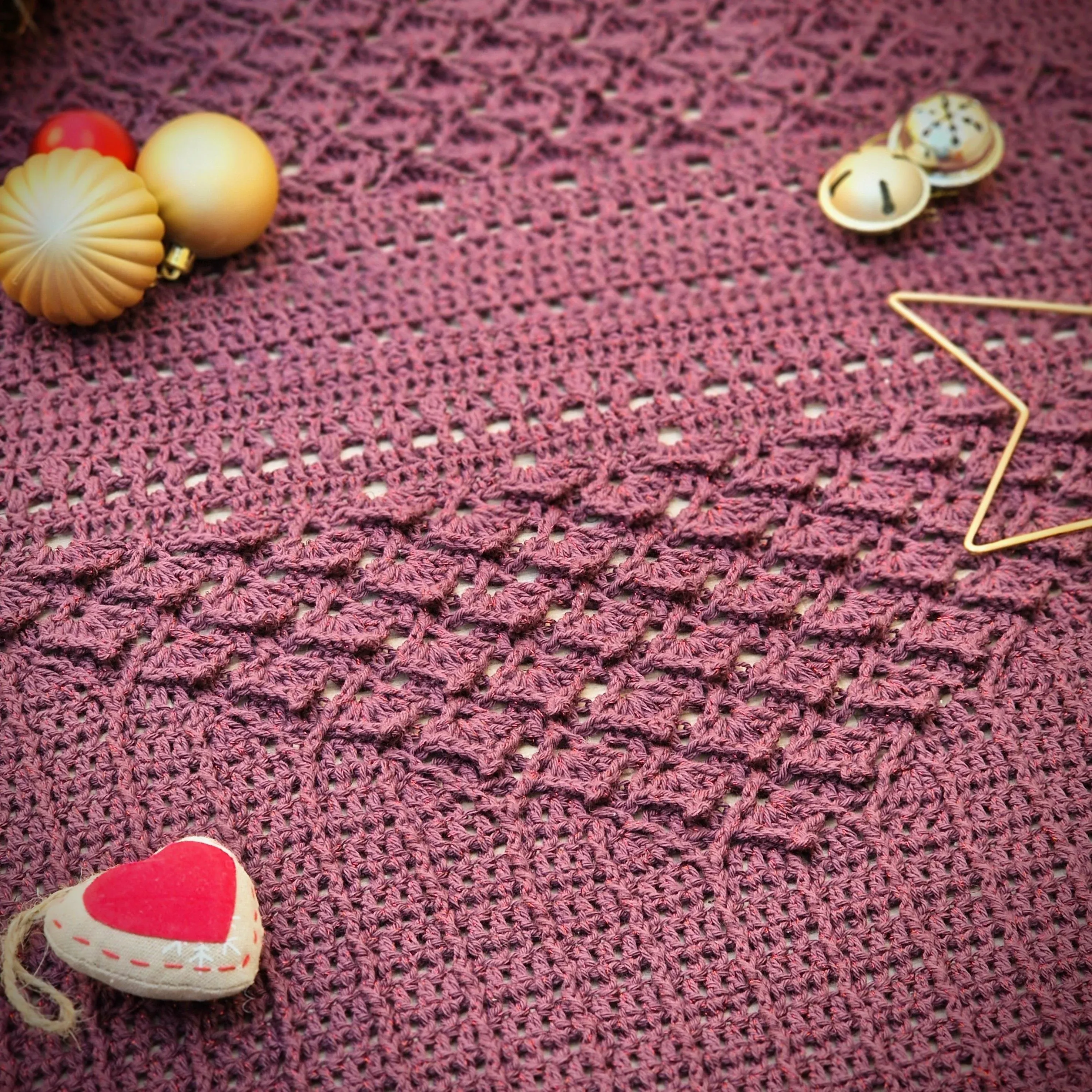 594-earlgreytea-shawl-1.webp