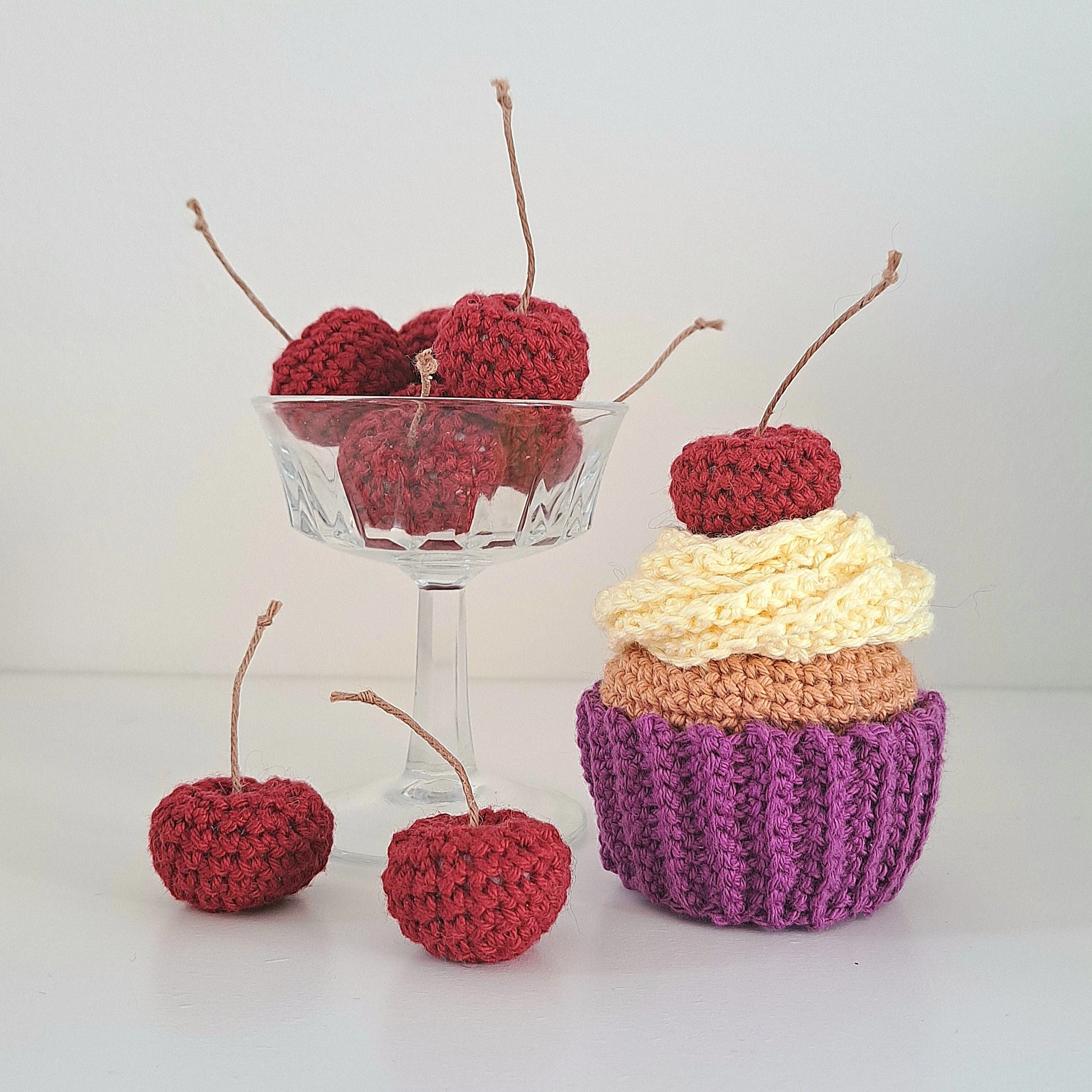 6008-cupcakes-with-cherries-1.webp
