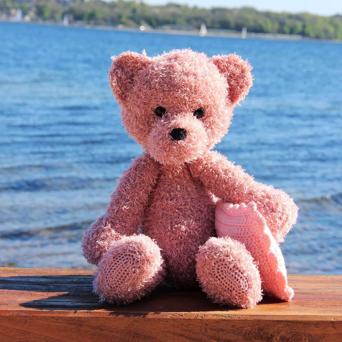 Teddy with blanket and pillow - Trunte