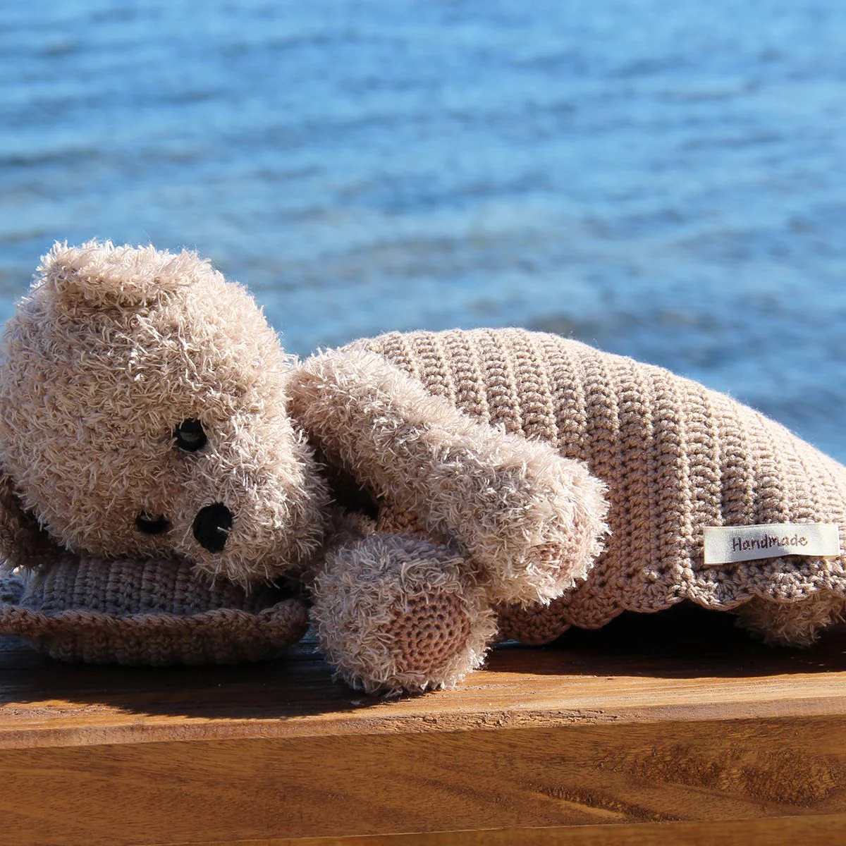 Teddy with blanket and pillow - Basse
