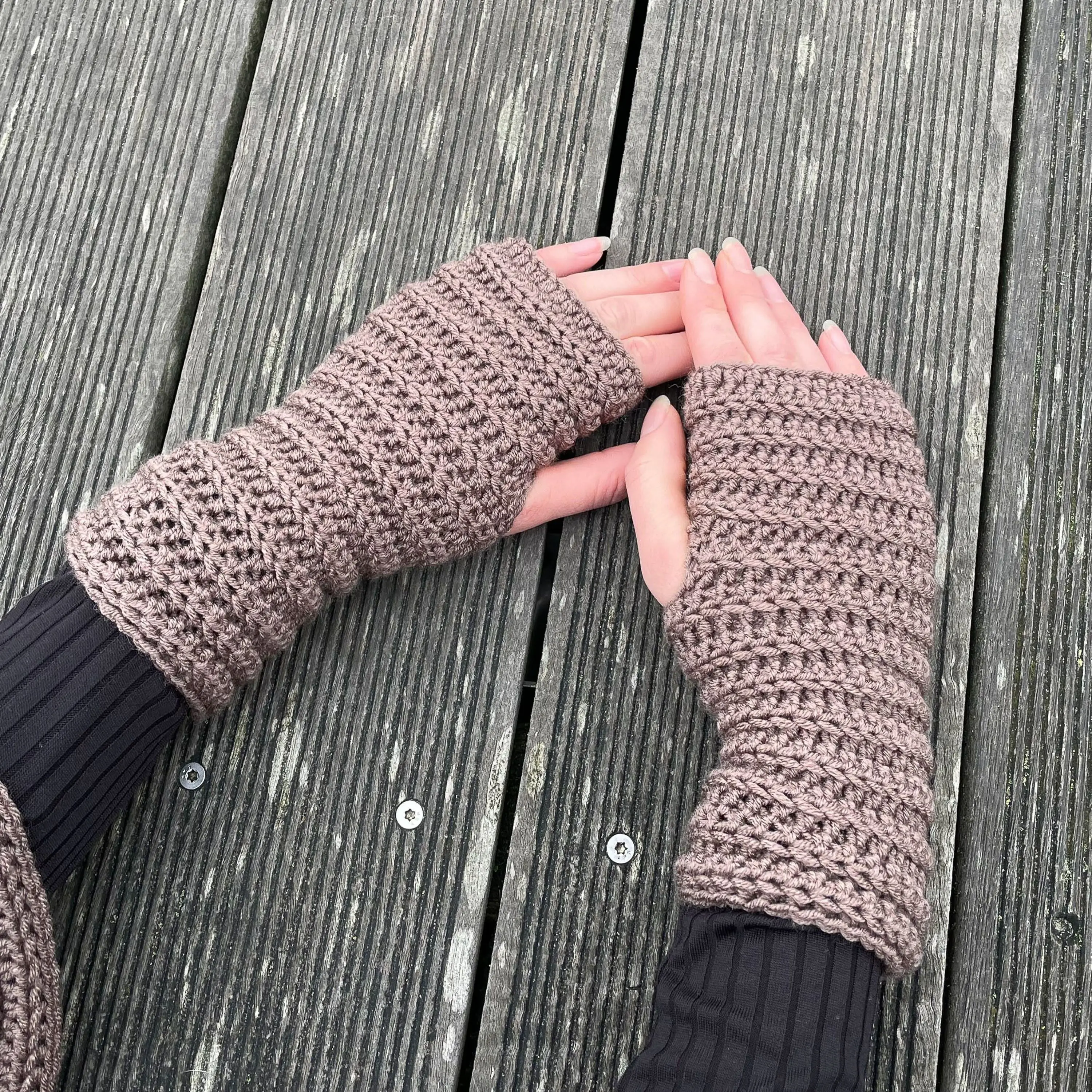 621-kind-embrace-wrist-warmers-1.webp