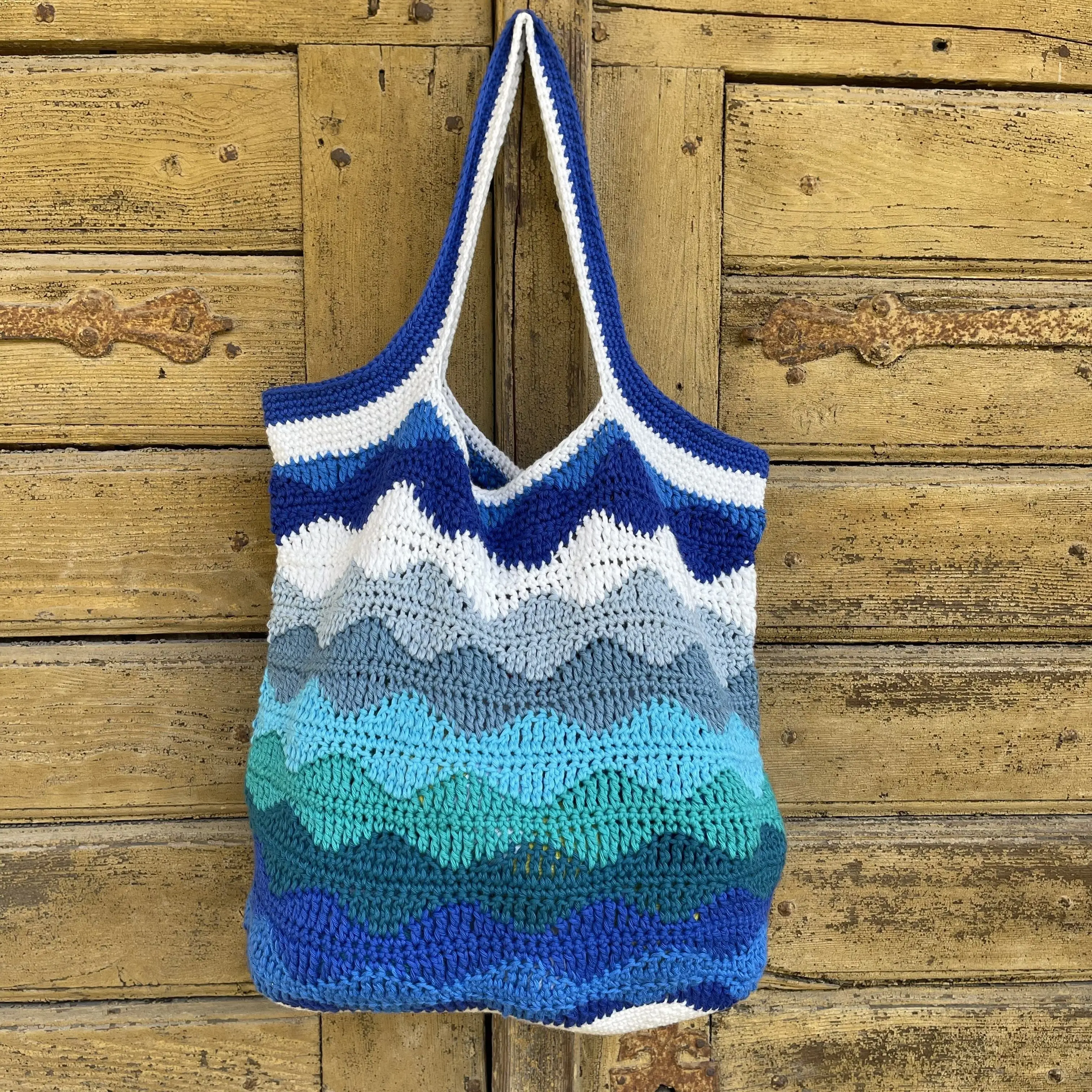 626-waves-of-nature-tote-bag-1.webp