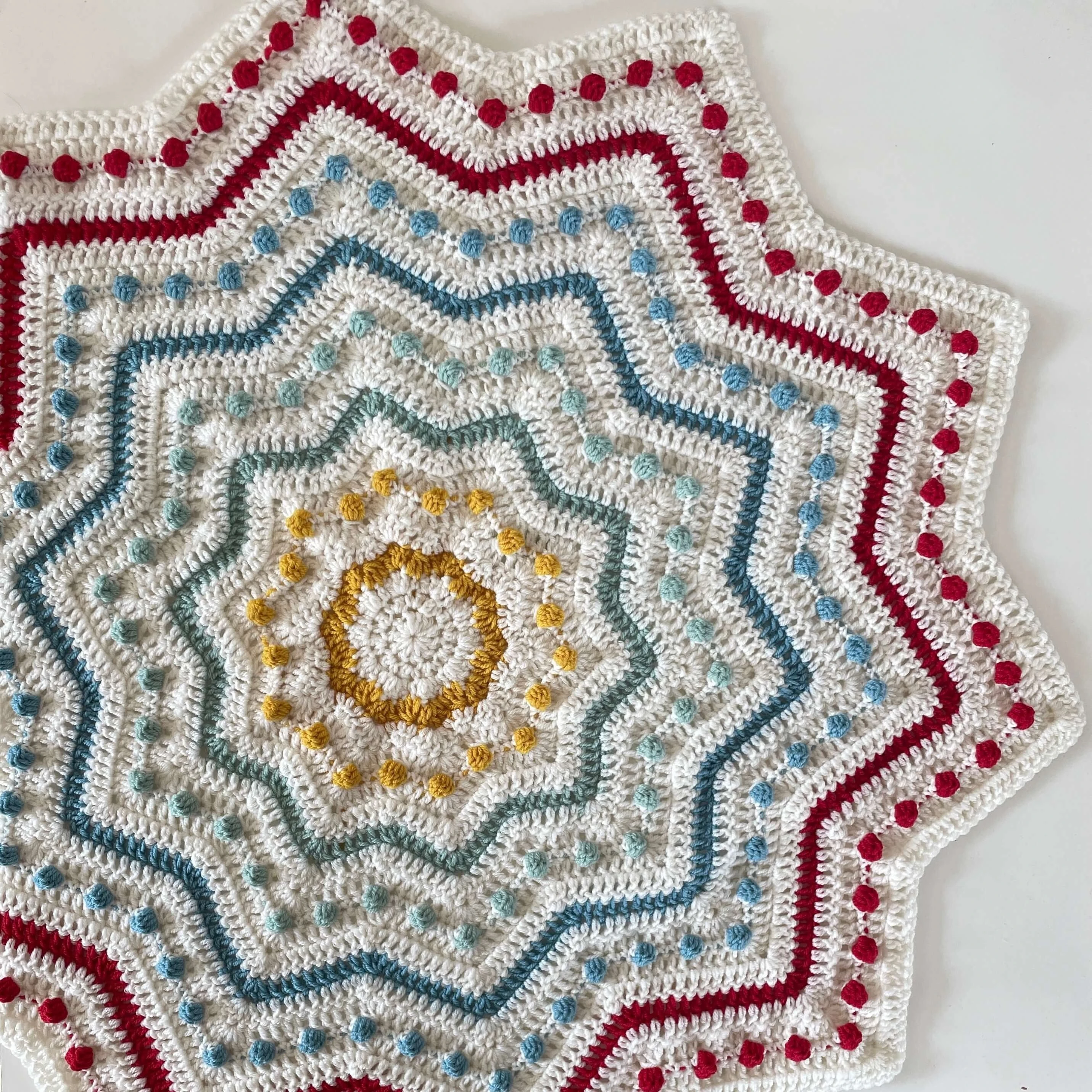 6425-candy-dot-star-blanket-1.webp