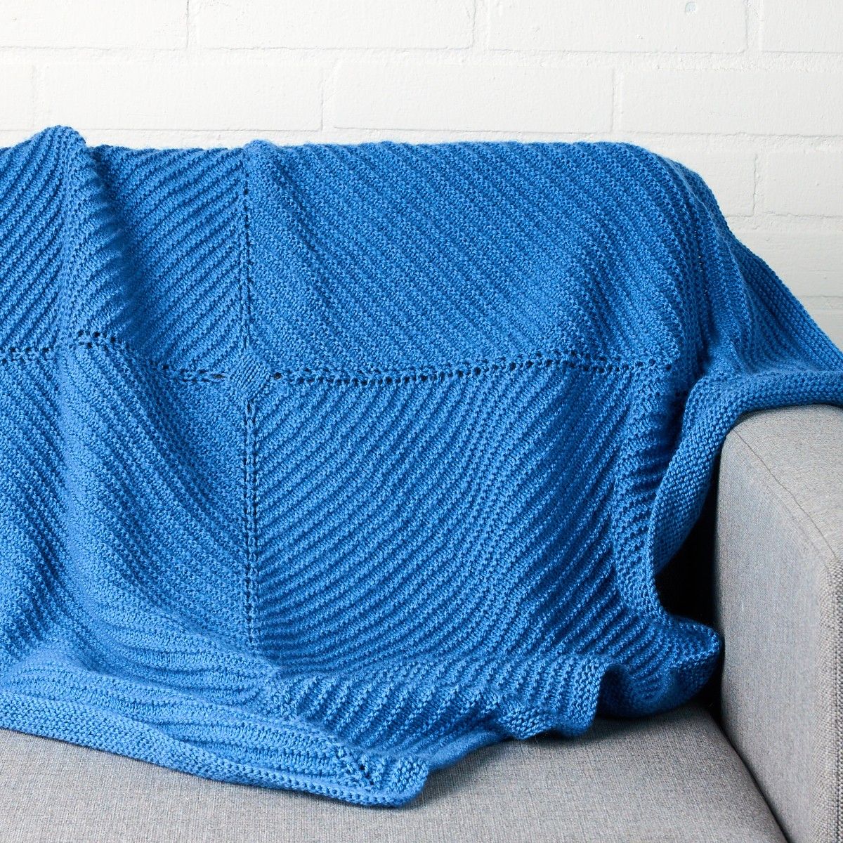 6505-clover-baby-blanket-1.webp