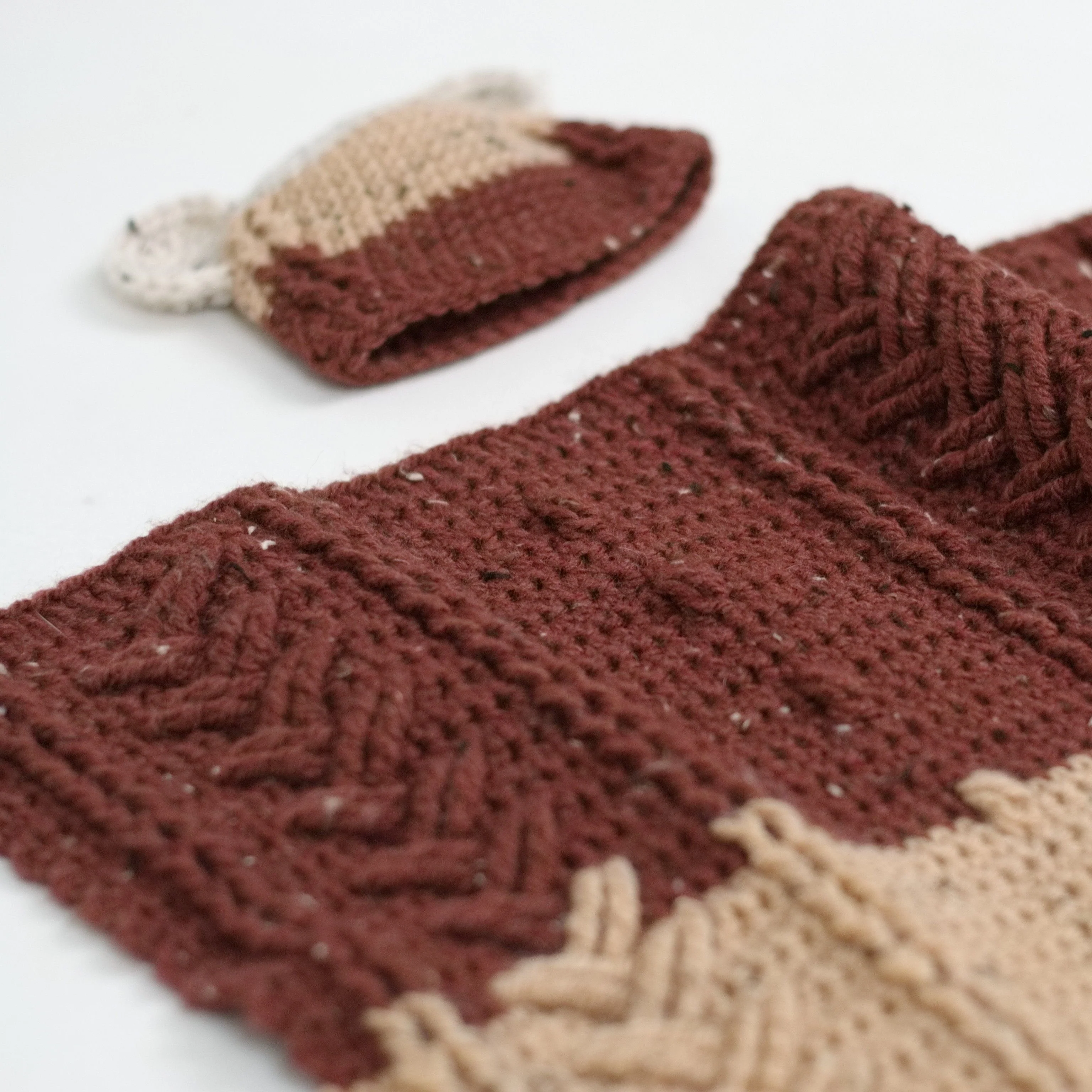 6517-happy-bear-baby-blanket-and-beanie-1.webp