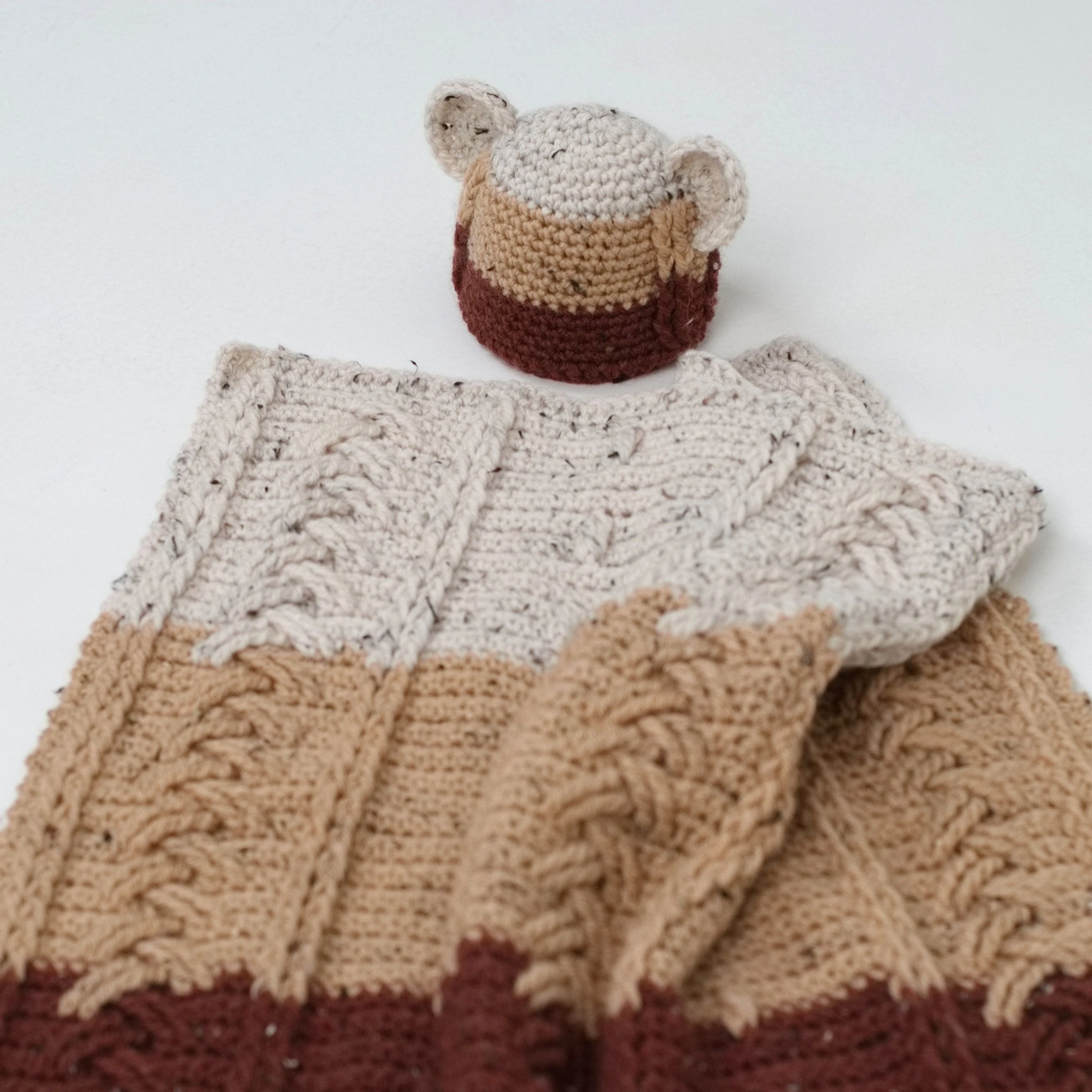 6517-happy-bear-baby-blanket-and-beanie-1.webp