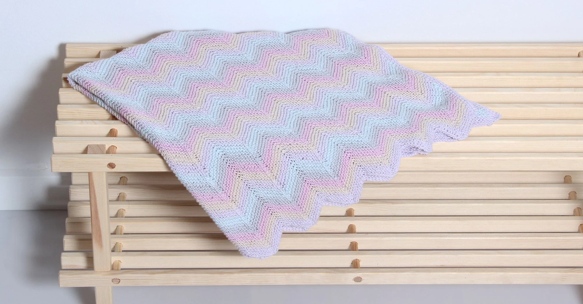 6522-zigzag-baby-blanket-1.webp