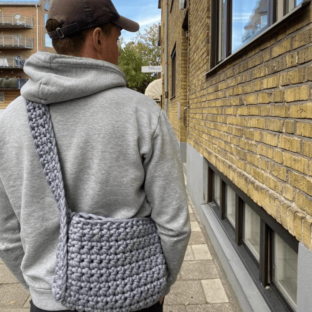 676-trendy-crossbody-bag-1.webp