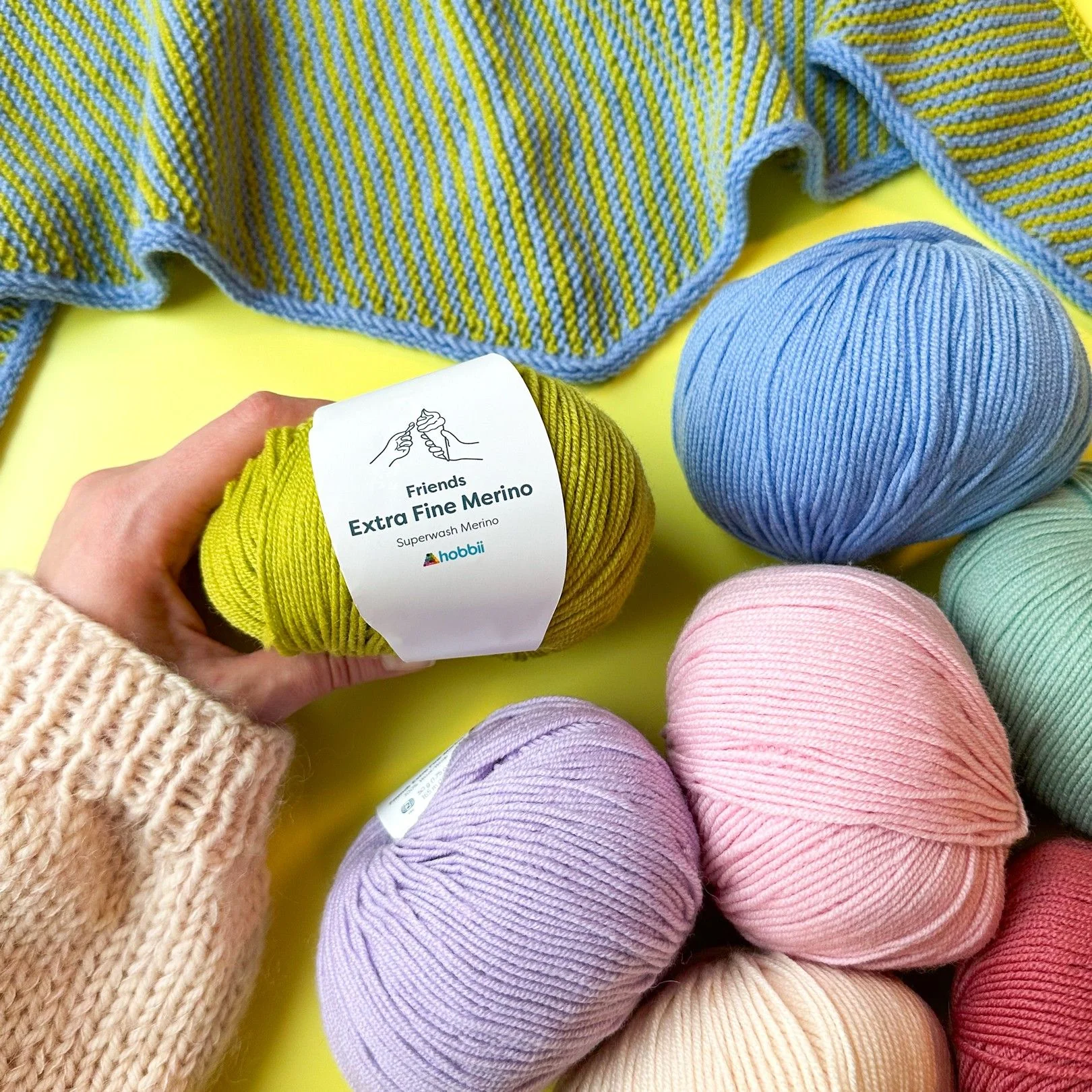 7155-friends-extra-fine-merino-1.webp