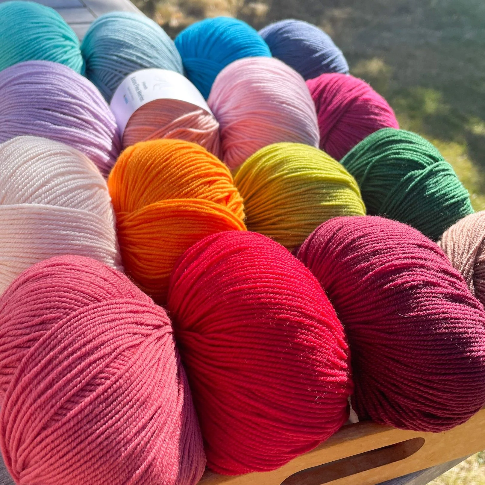 7155-friends-extra-fine-merino-1.webp