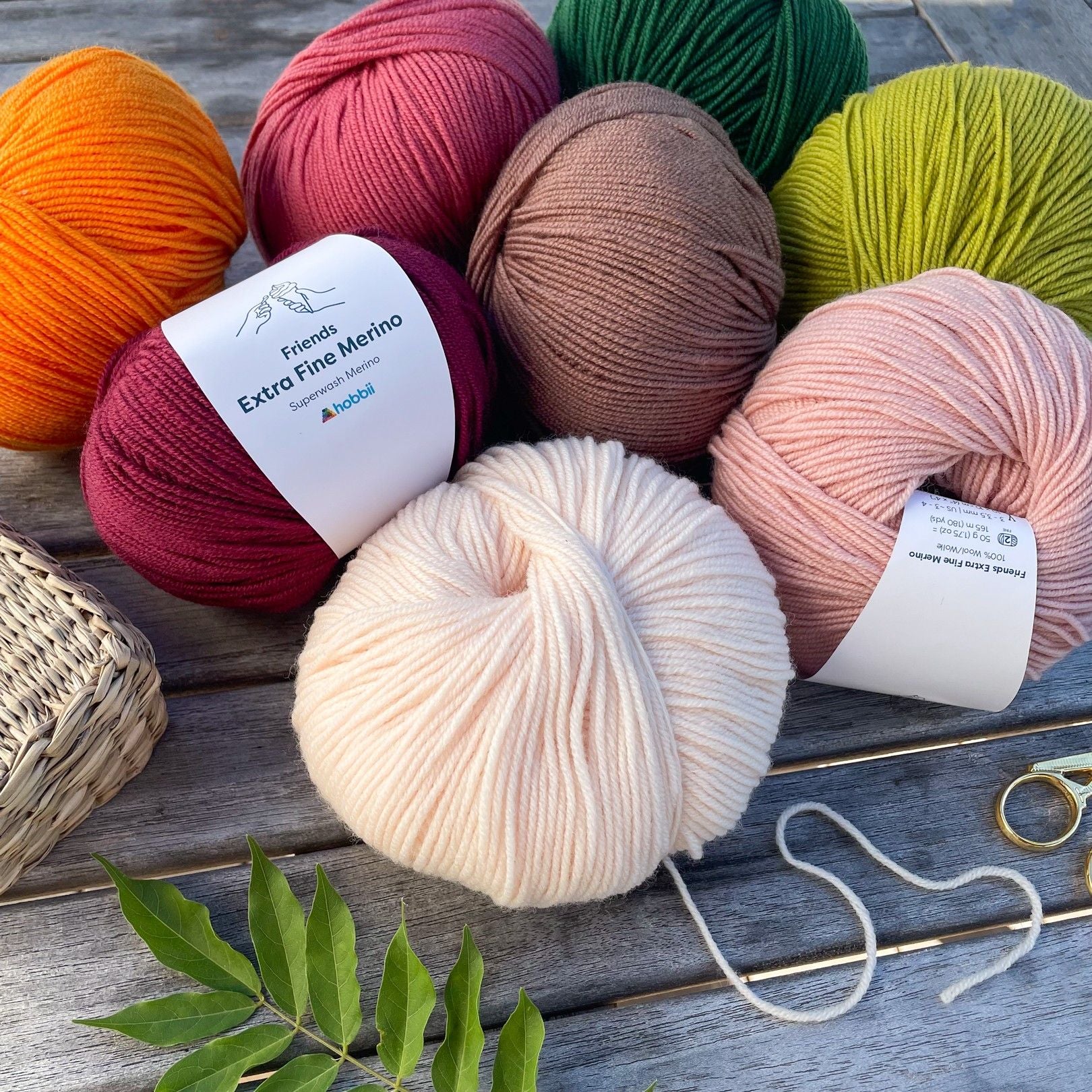 7155-friends-extra-fine-merino-1.webp