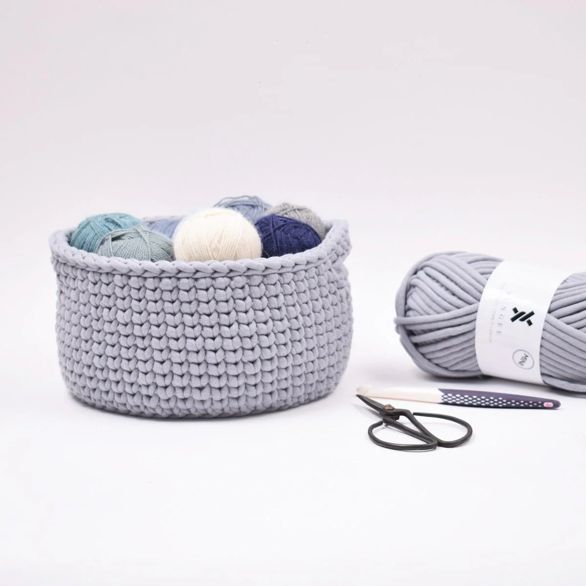 7972-bungee-basket-with-handles-big-1.webp