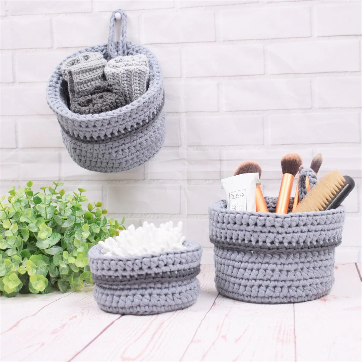 7973-small-hanging-basket-ribbon-1.webp
