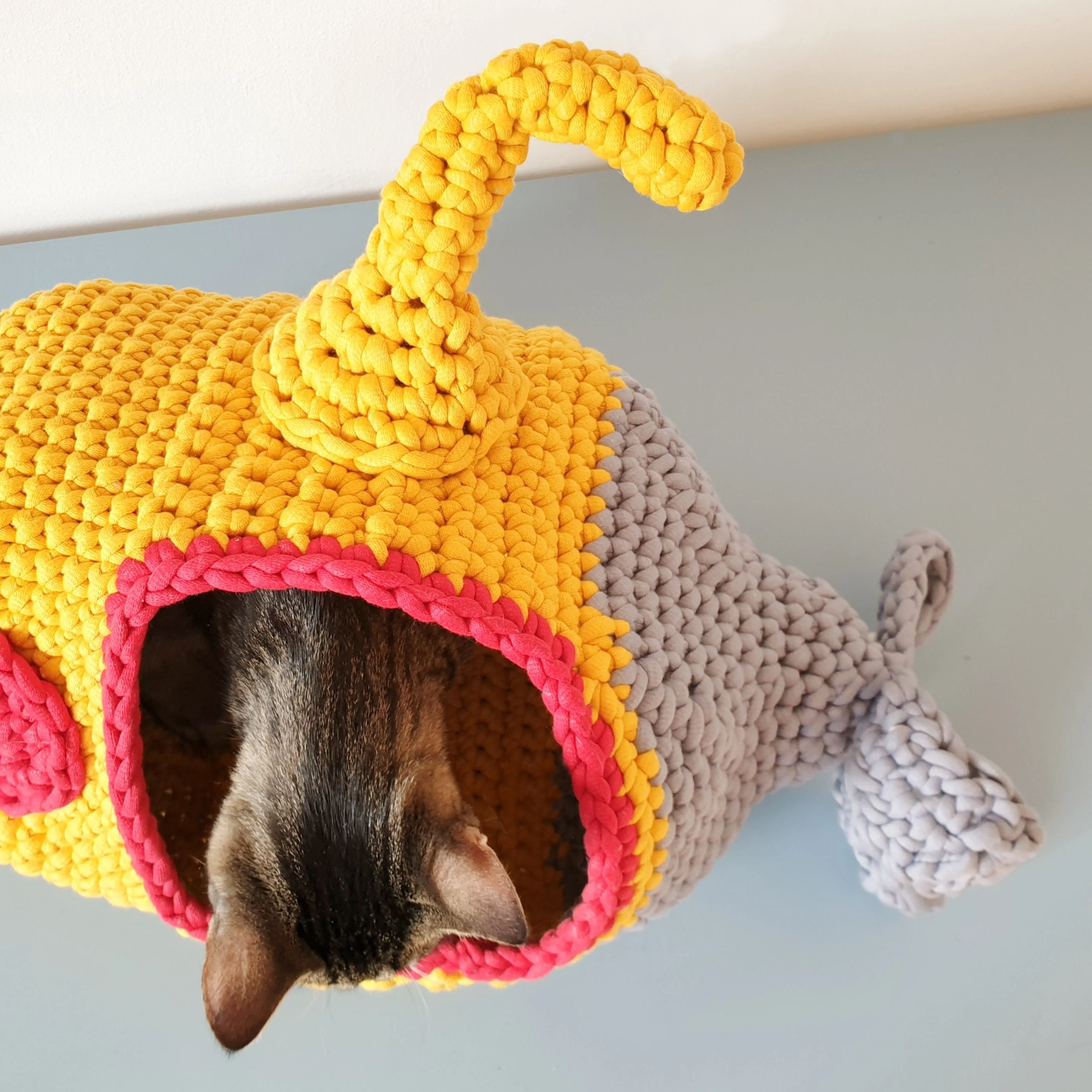 8229-captain-cat-cat-house-1.webp