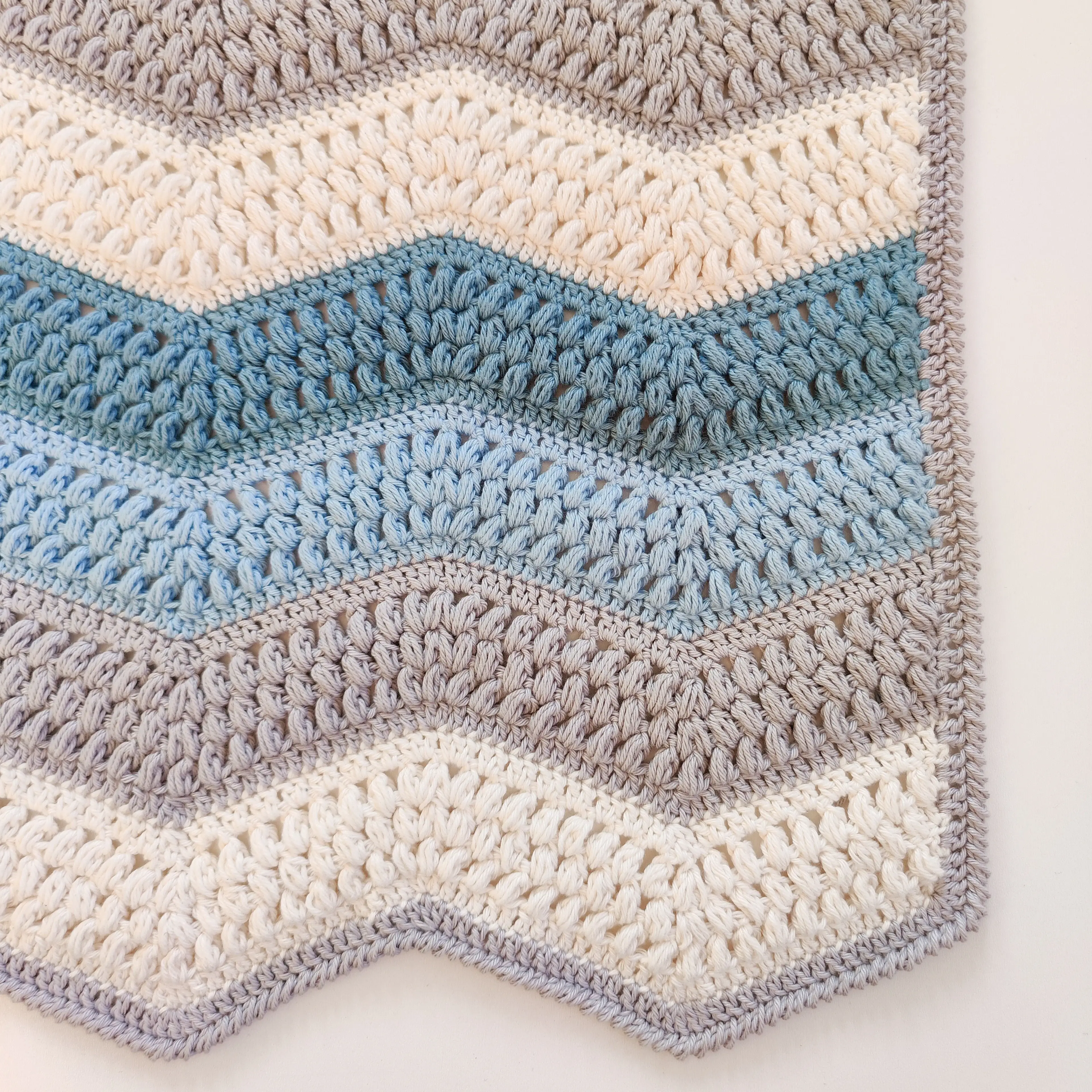 8243-calming-puff-wave-blanket-1.webp