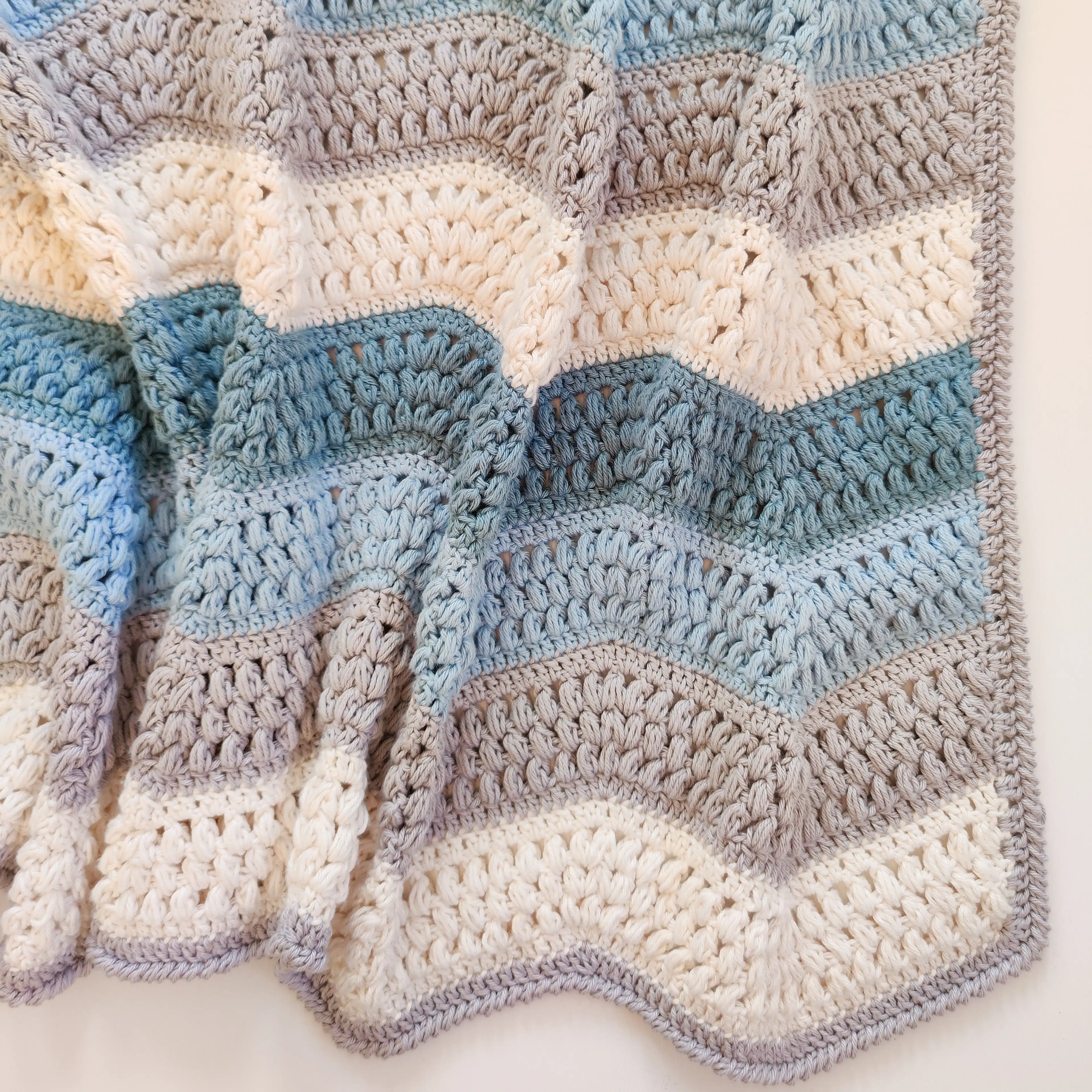 8243-calming-puff-wave-blanket-1.webp
