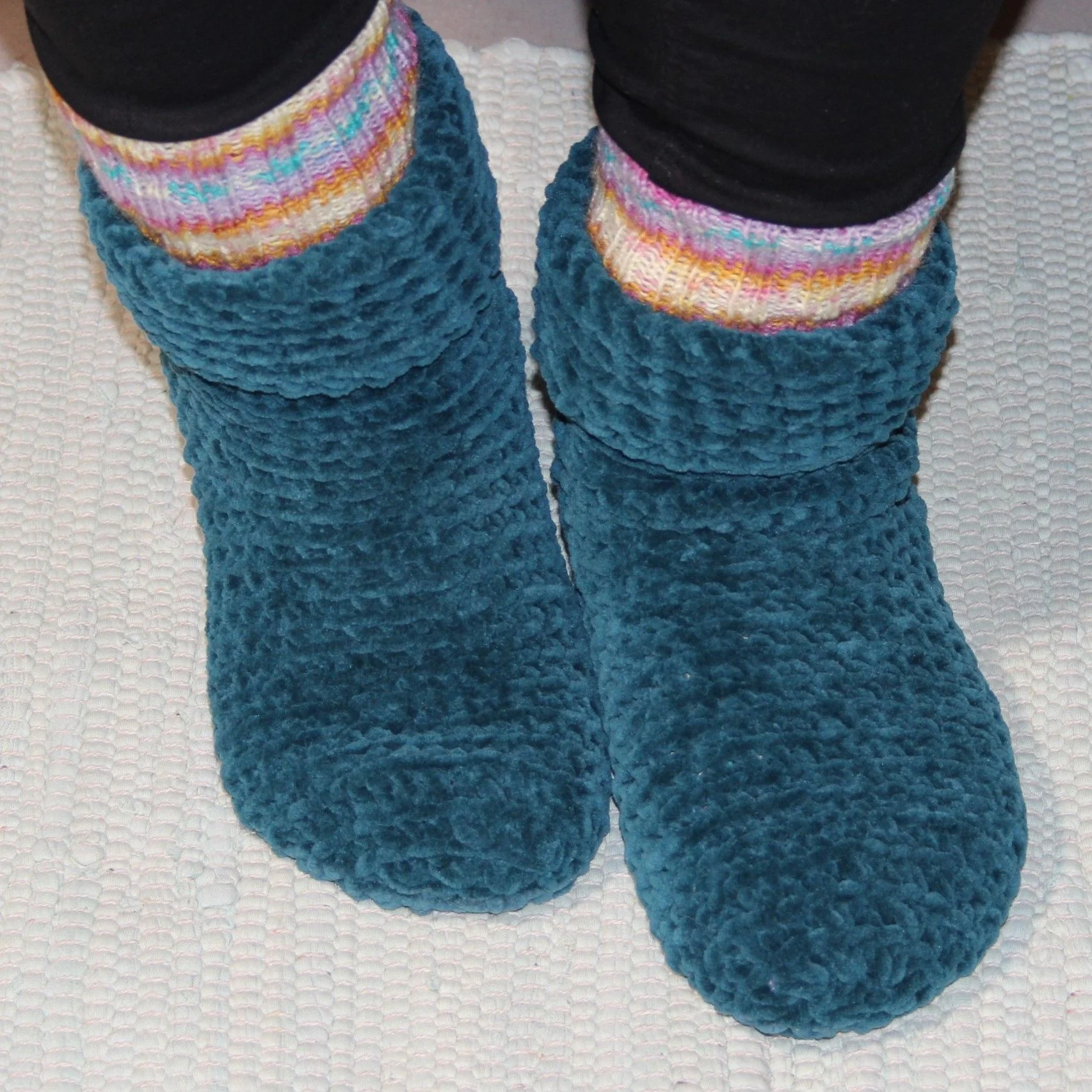 827-sofa-socks-crocheted-socks-1.webp