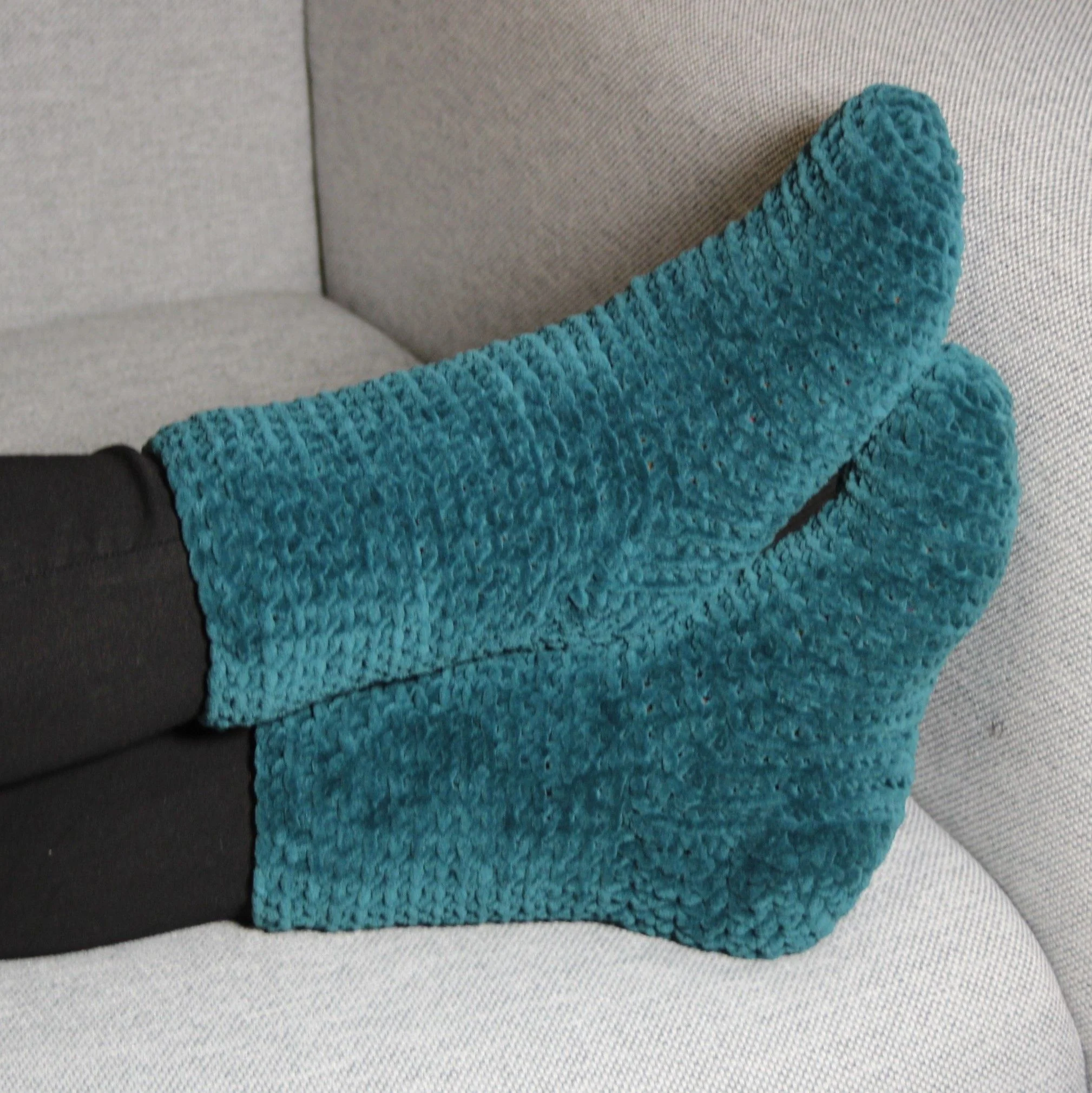 827-sofa-socks-crocheted-socks-1.webp