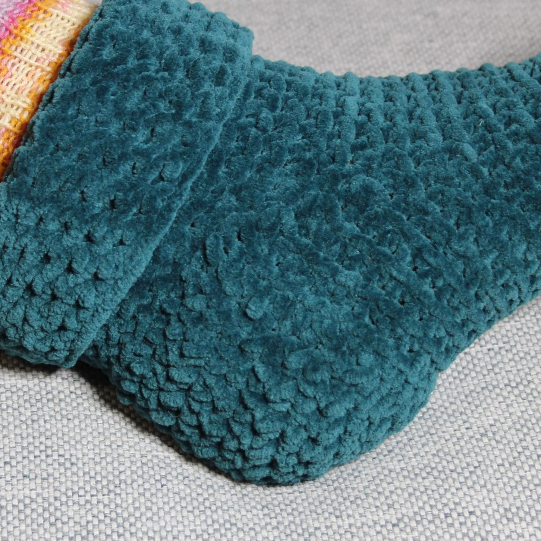 827-sofa-socks-crocheted-socks-1.webp