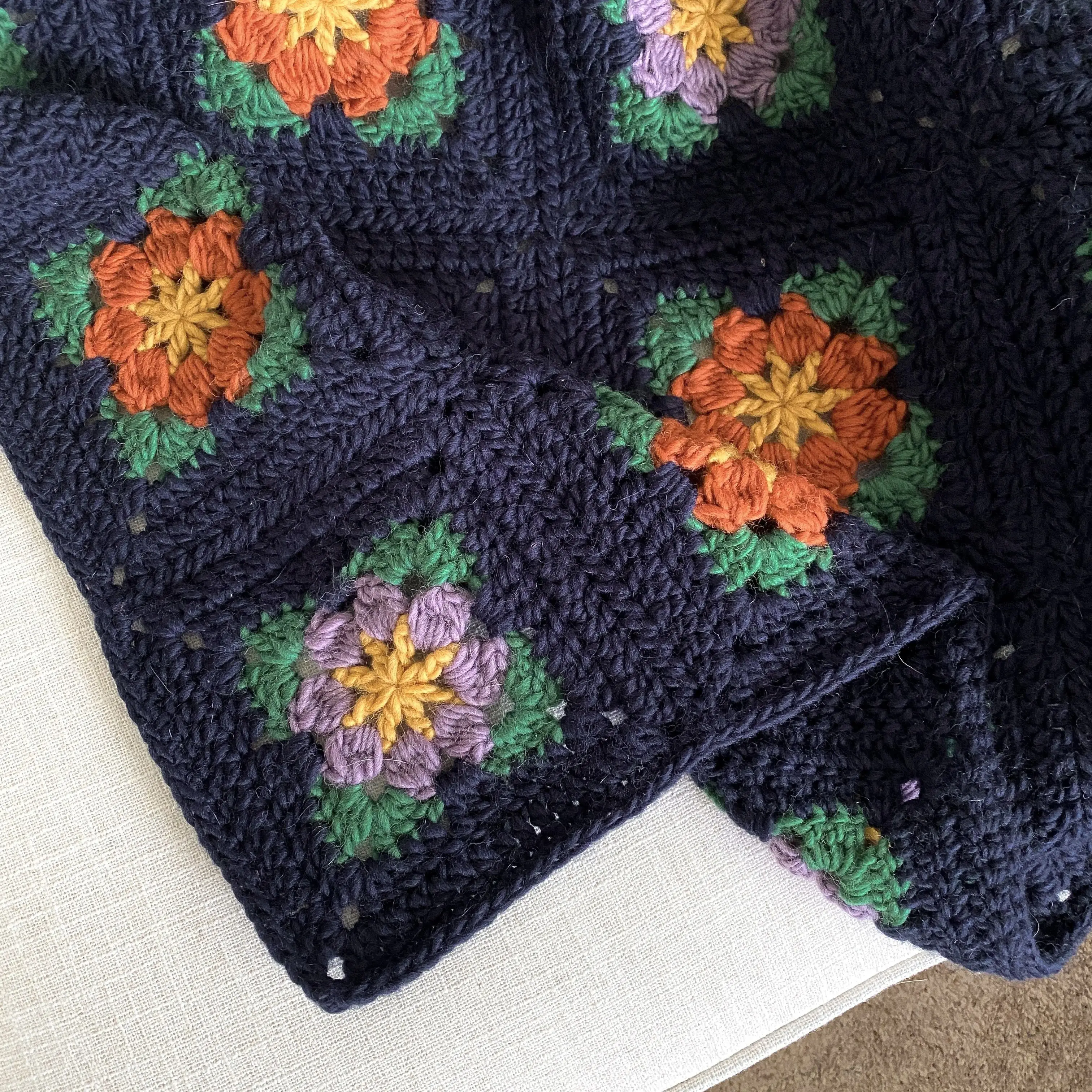8329-fleur-throw-1.webp