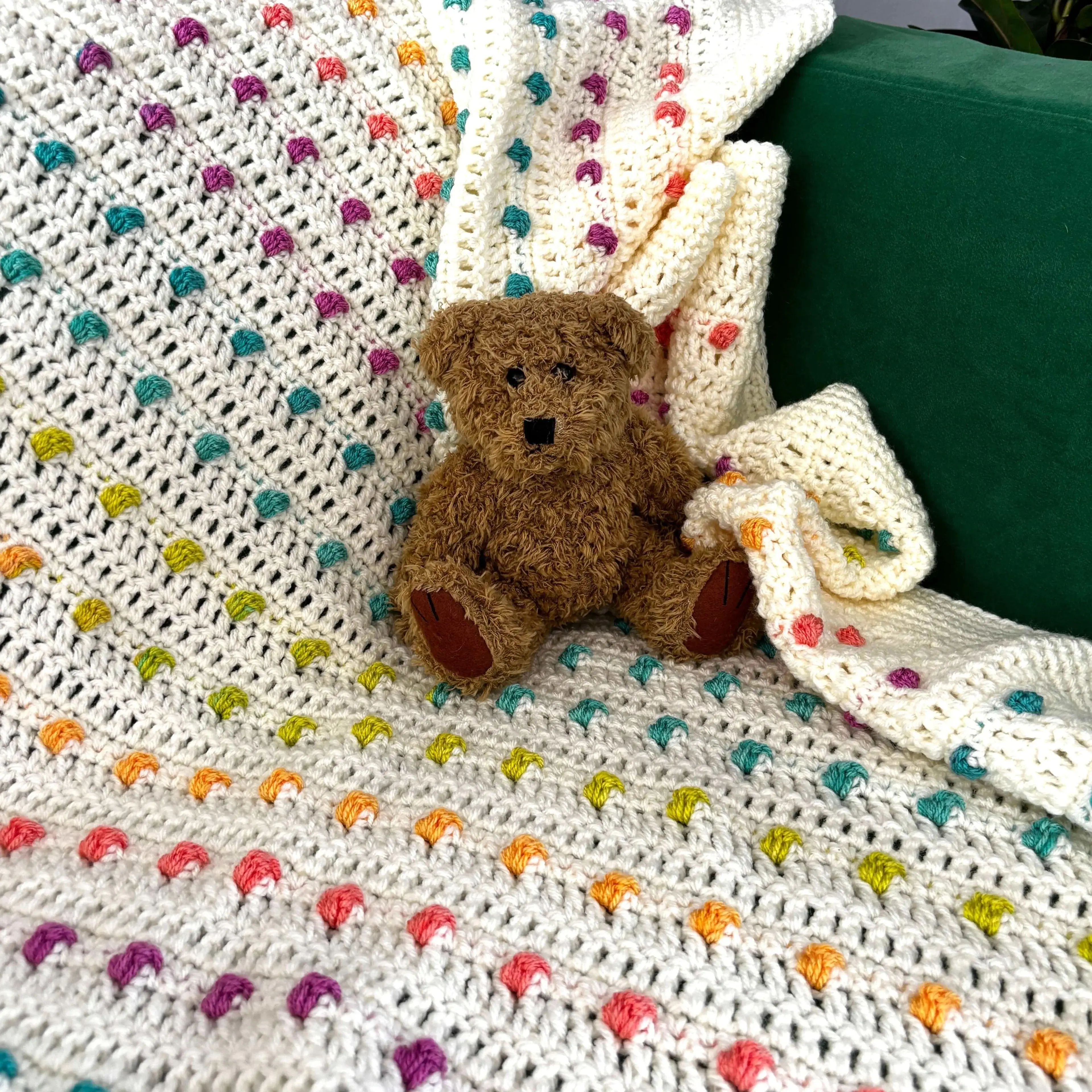 8334-dotty-bobble-blanket-1.webp