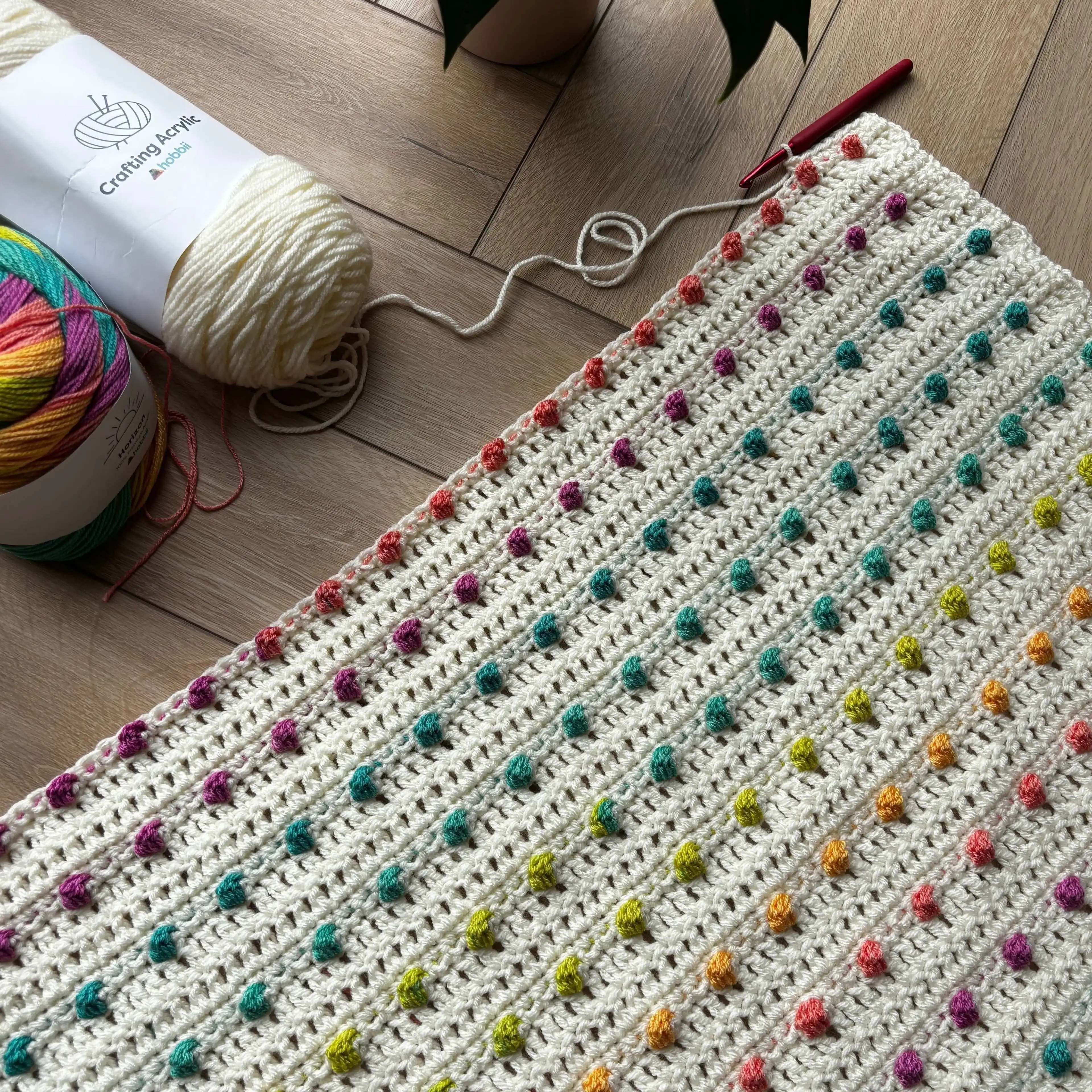 8334-dotty-bobble-blanket-1.webp