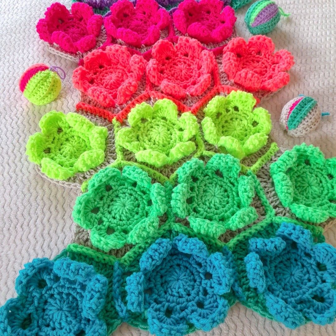 8480-cosy-and-bright-blanket-1.webp