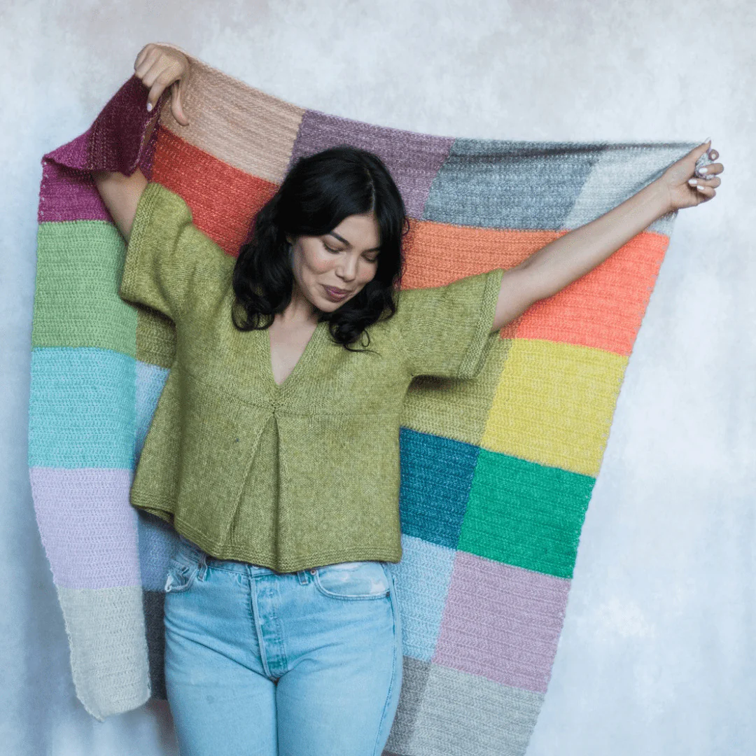 8481-simultaneous-contrast-color-block-blanket-1.webp