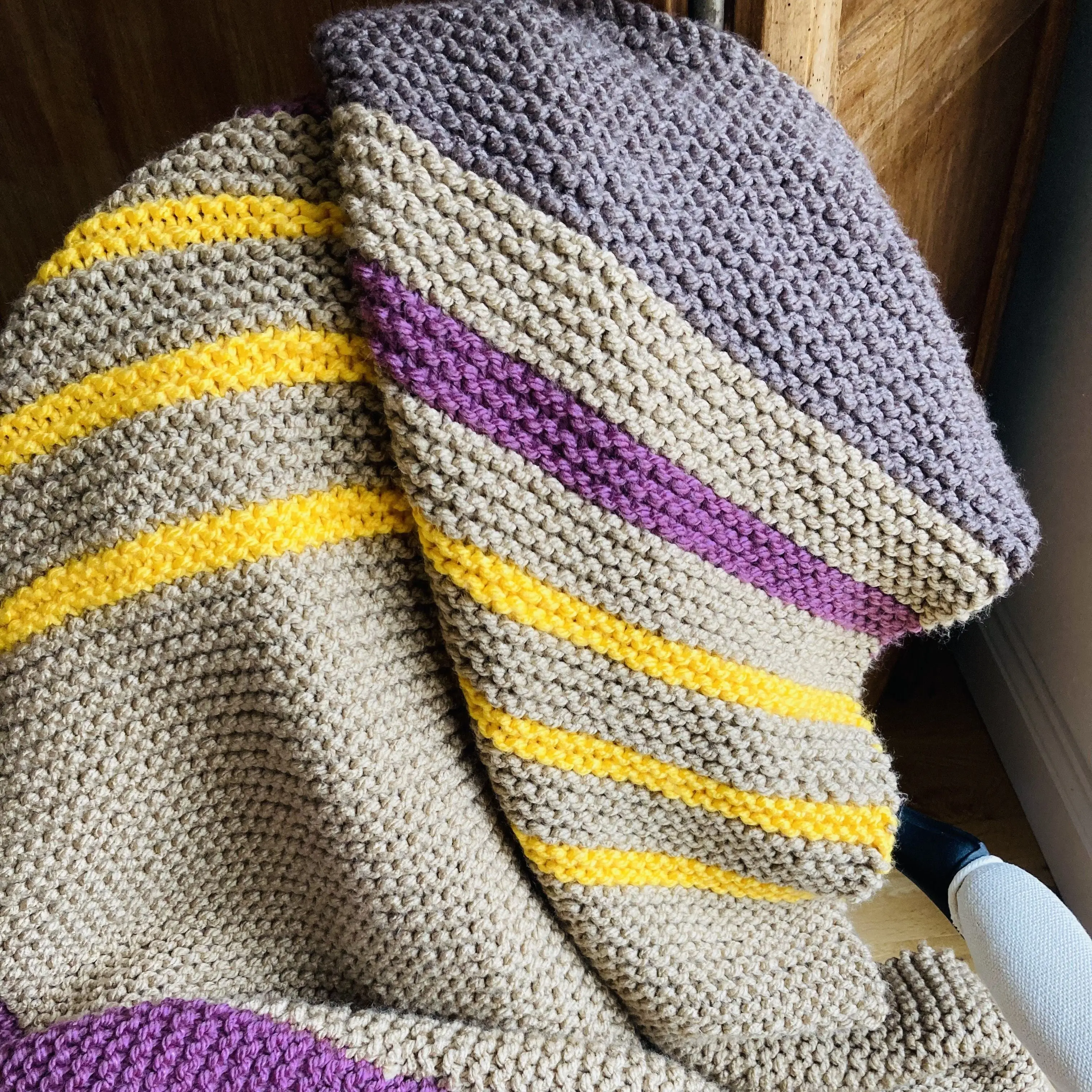 8494-acorn-blanket-1.webp