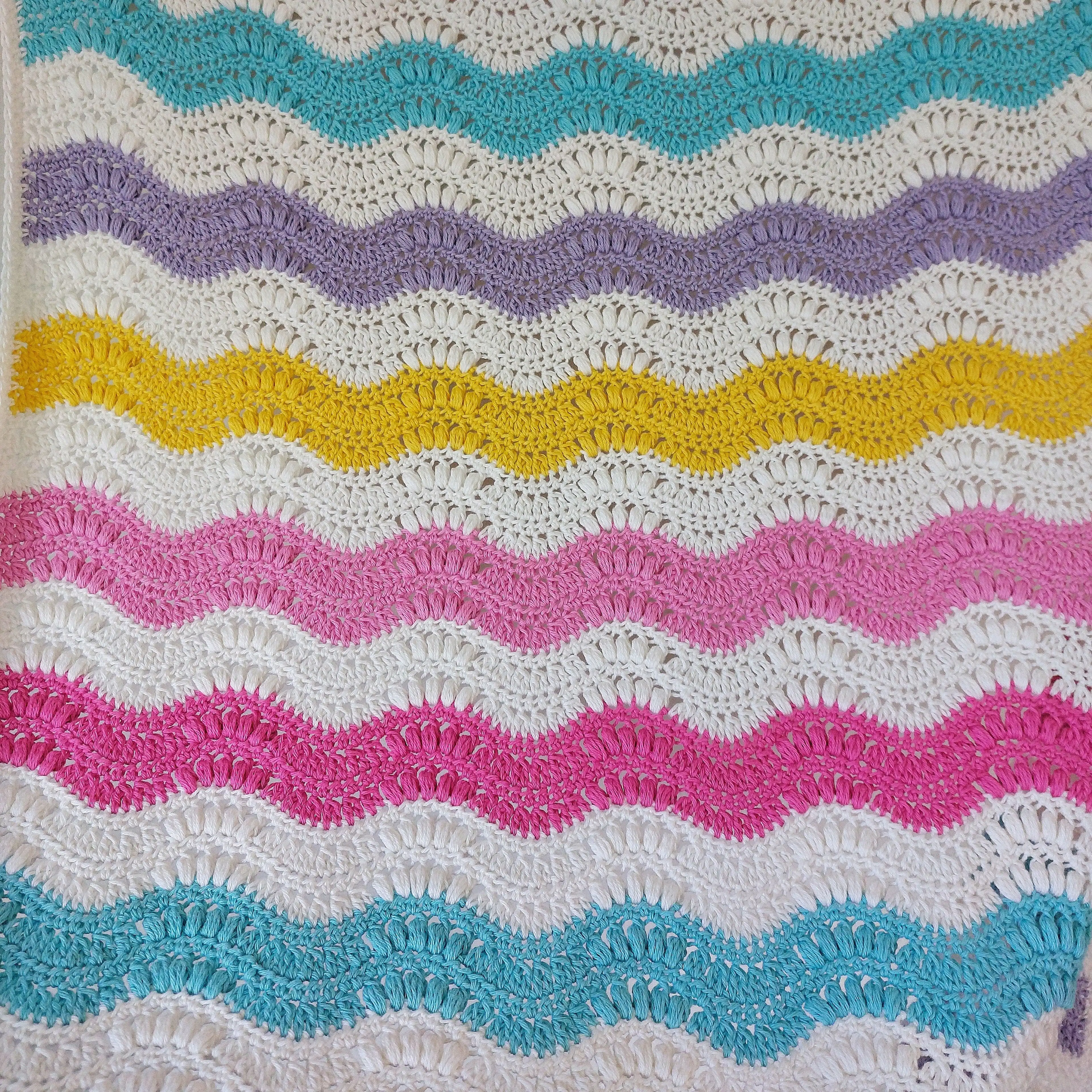 8496-candy-lane-blanket-1.webp